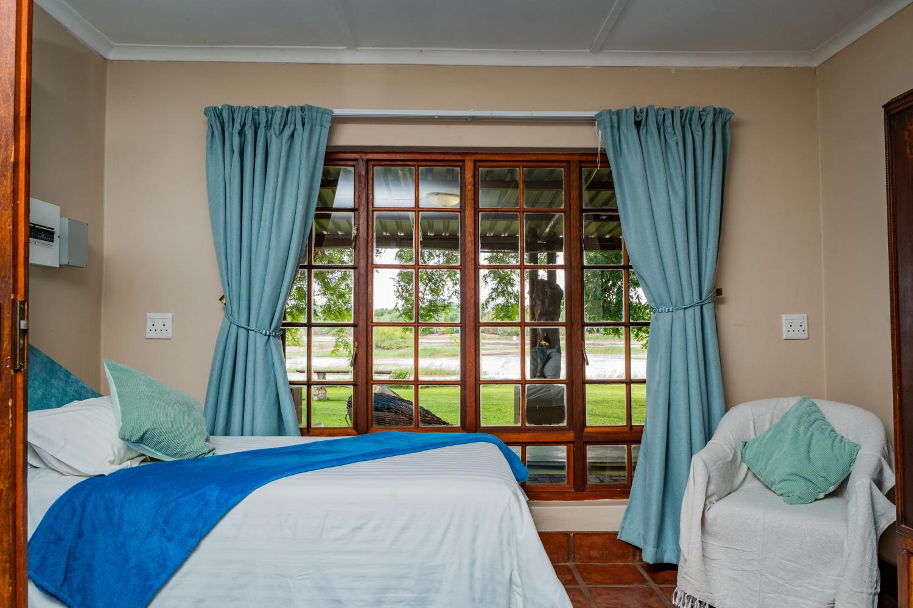 Standard Family Room - Photo 4
