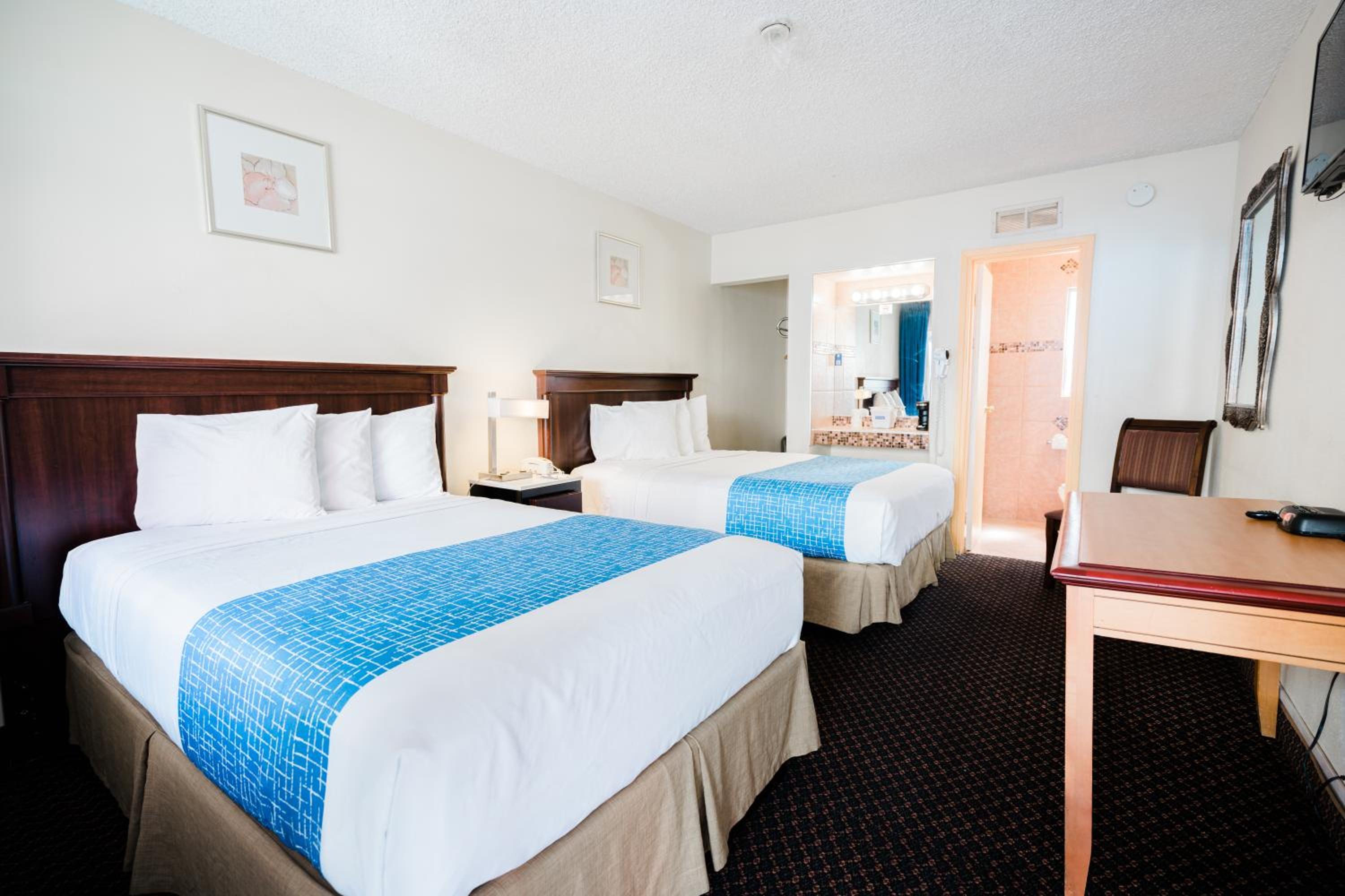 Double Room With Two Double Beds - Smoking - Photo 1