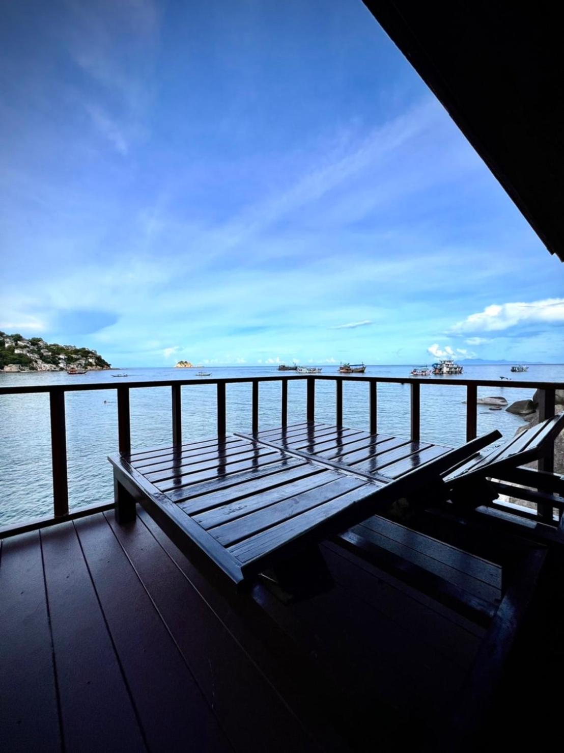 Deluxe Romantic Bungalow with Sea View photo 3