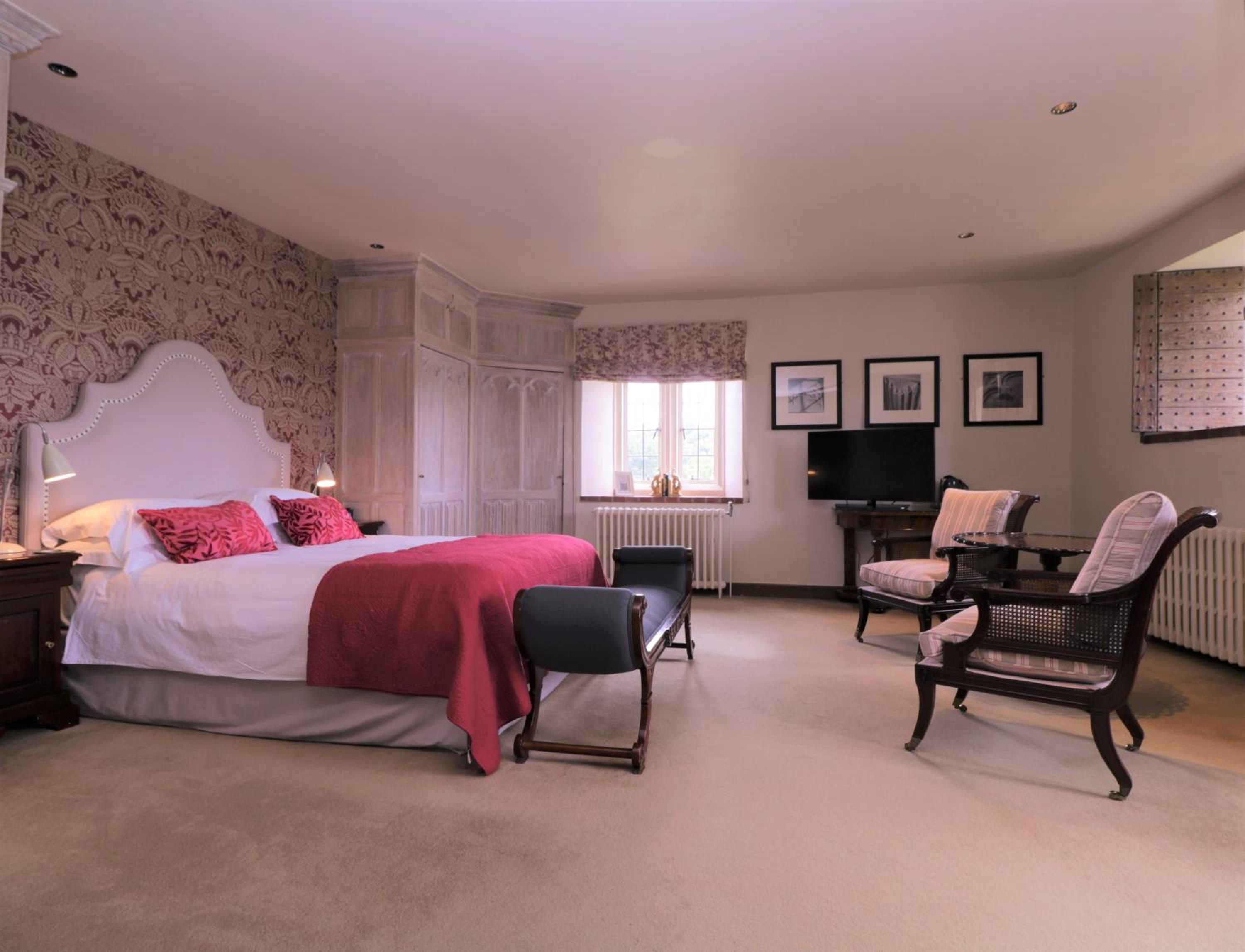 Deluxe King Room photo 1