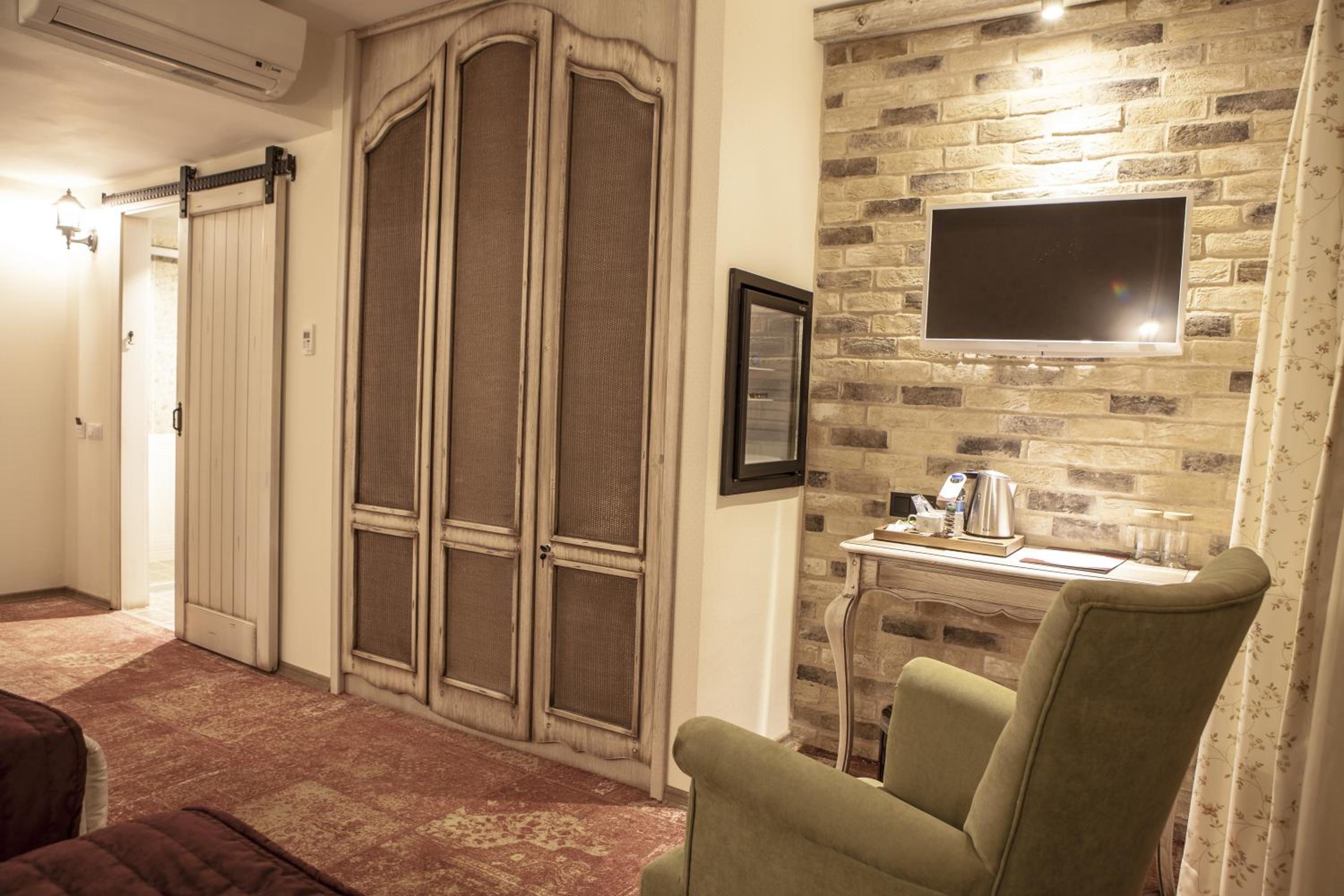 Standard Double or Twin Room photo 2