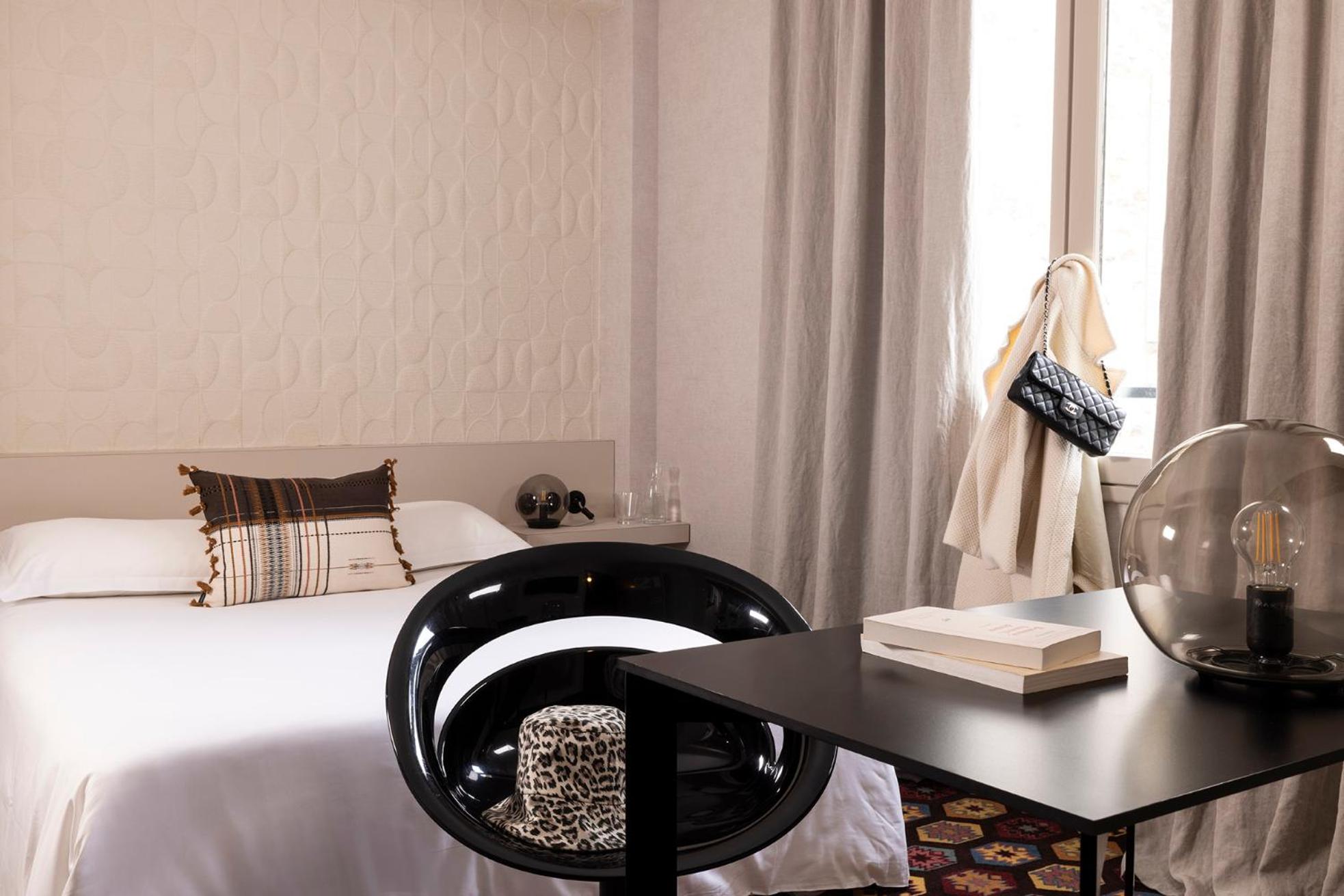 Standard Double Room - Photo 2