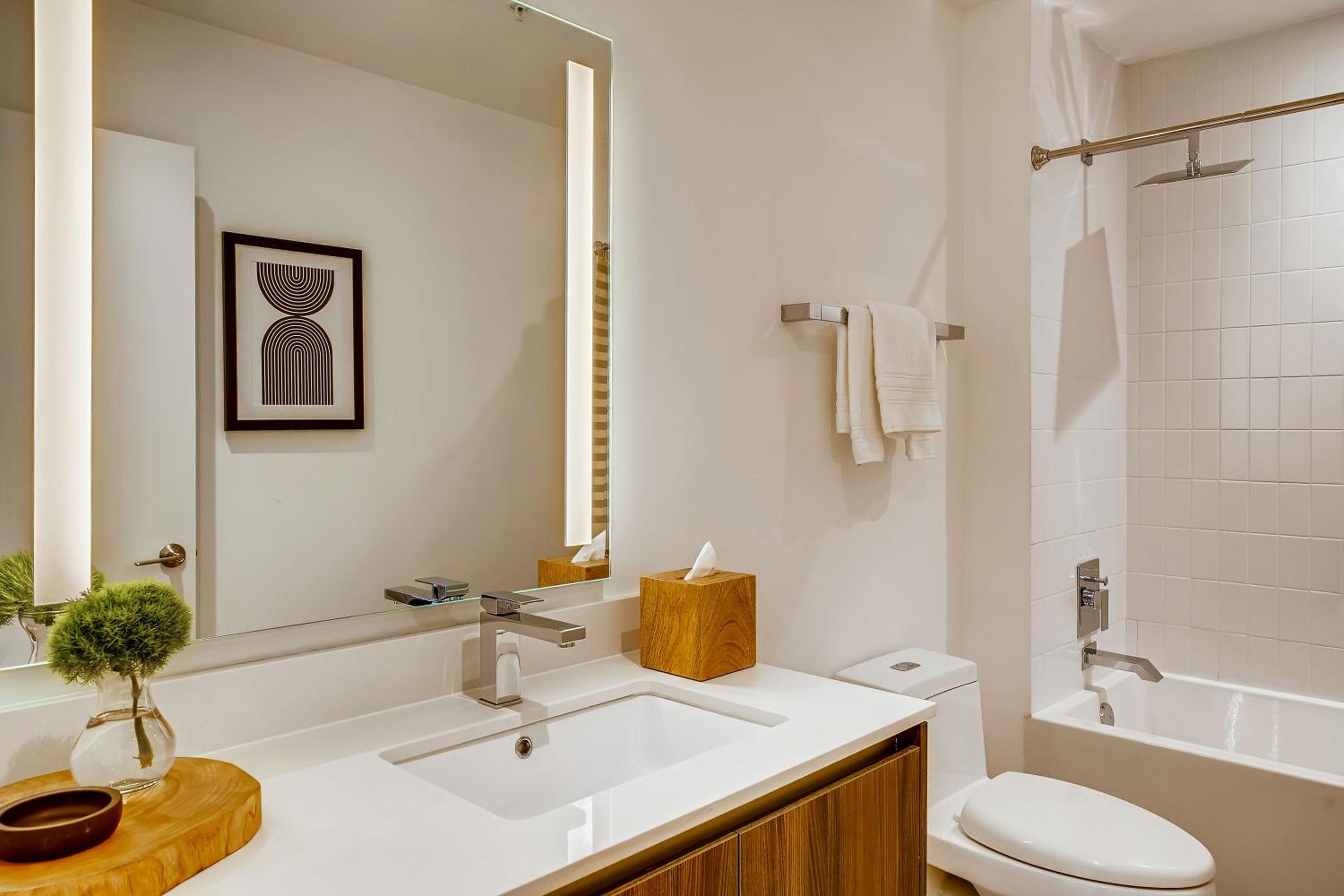 1 Bedroom Suite, 2 Queens photo 2