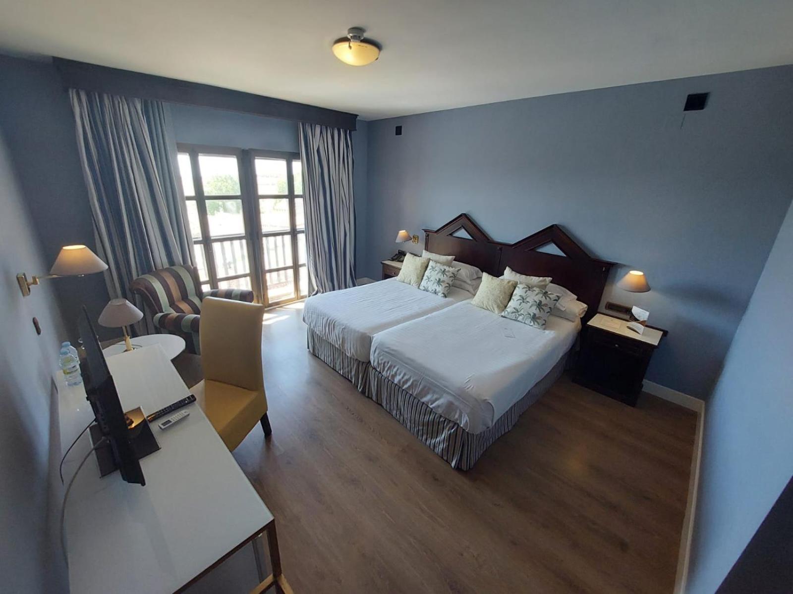 Double or Twin Room - Photo 5