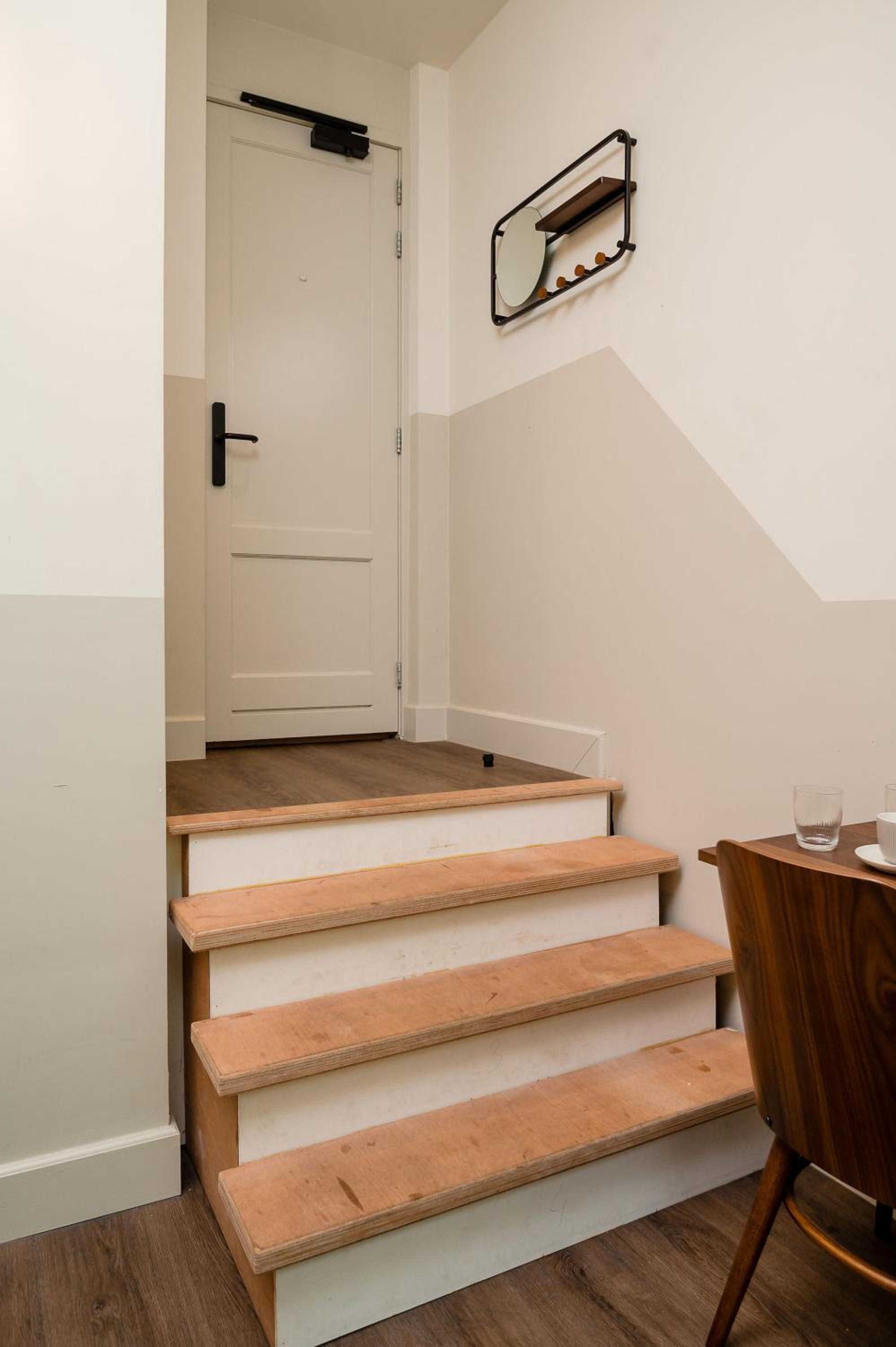 Tiny Room - Photo 7