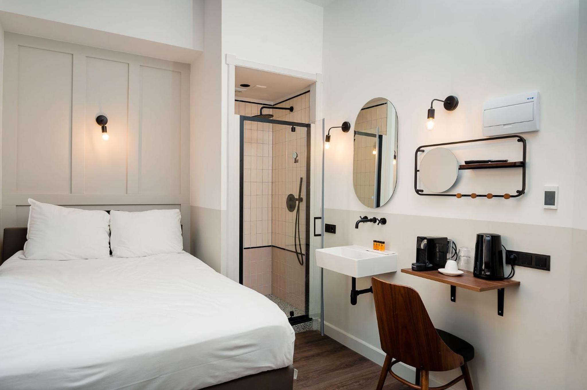 Tiny Room - Photo 20