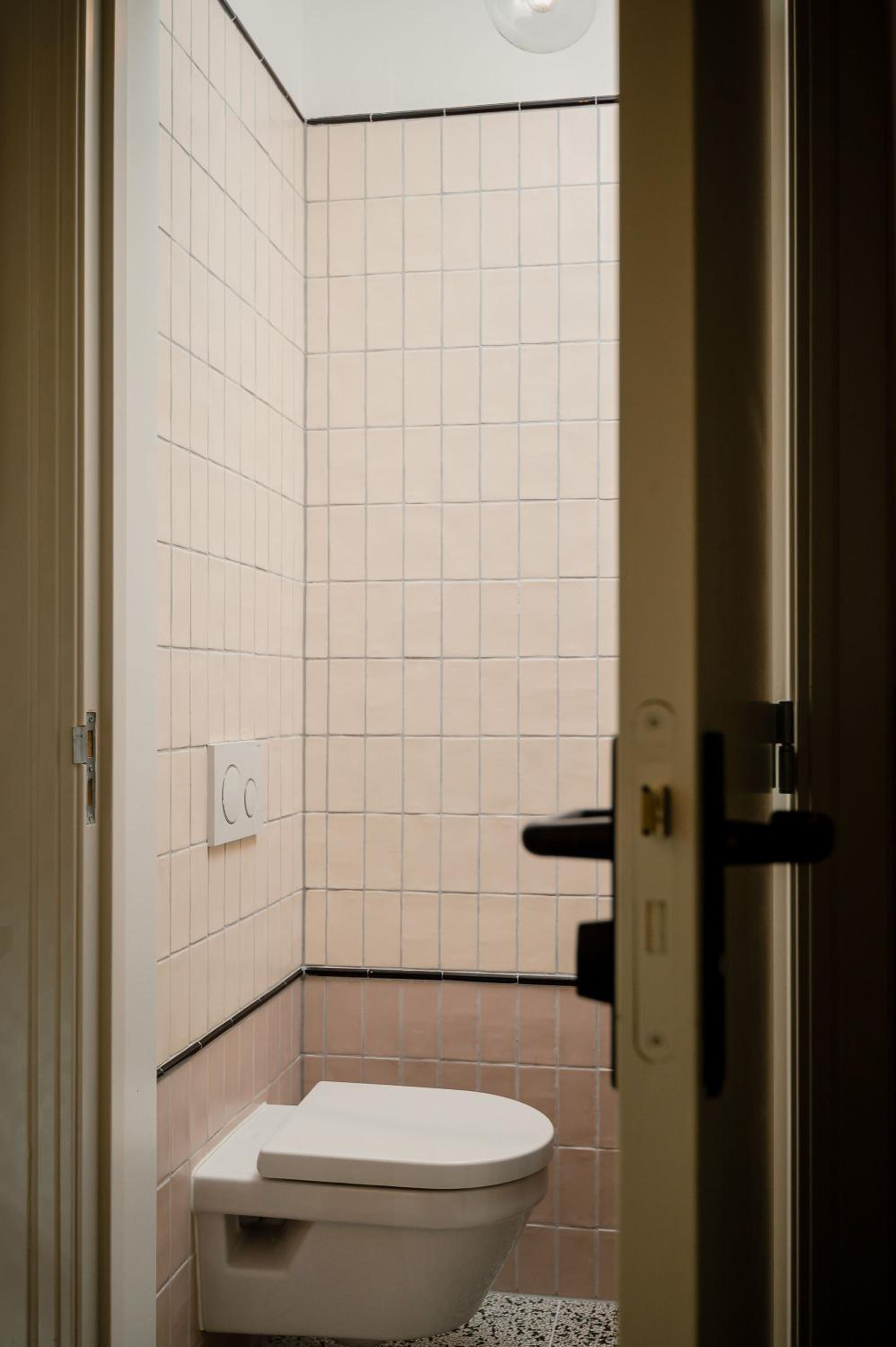 Tiny Room - Photo 3