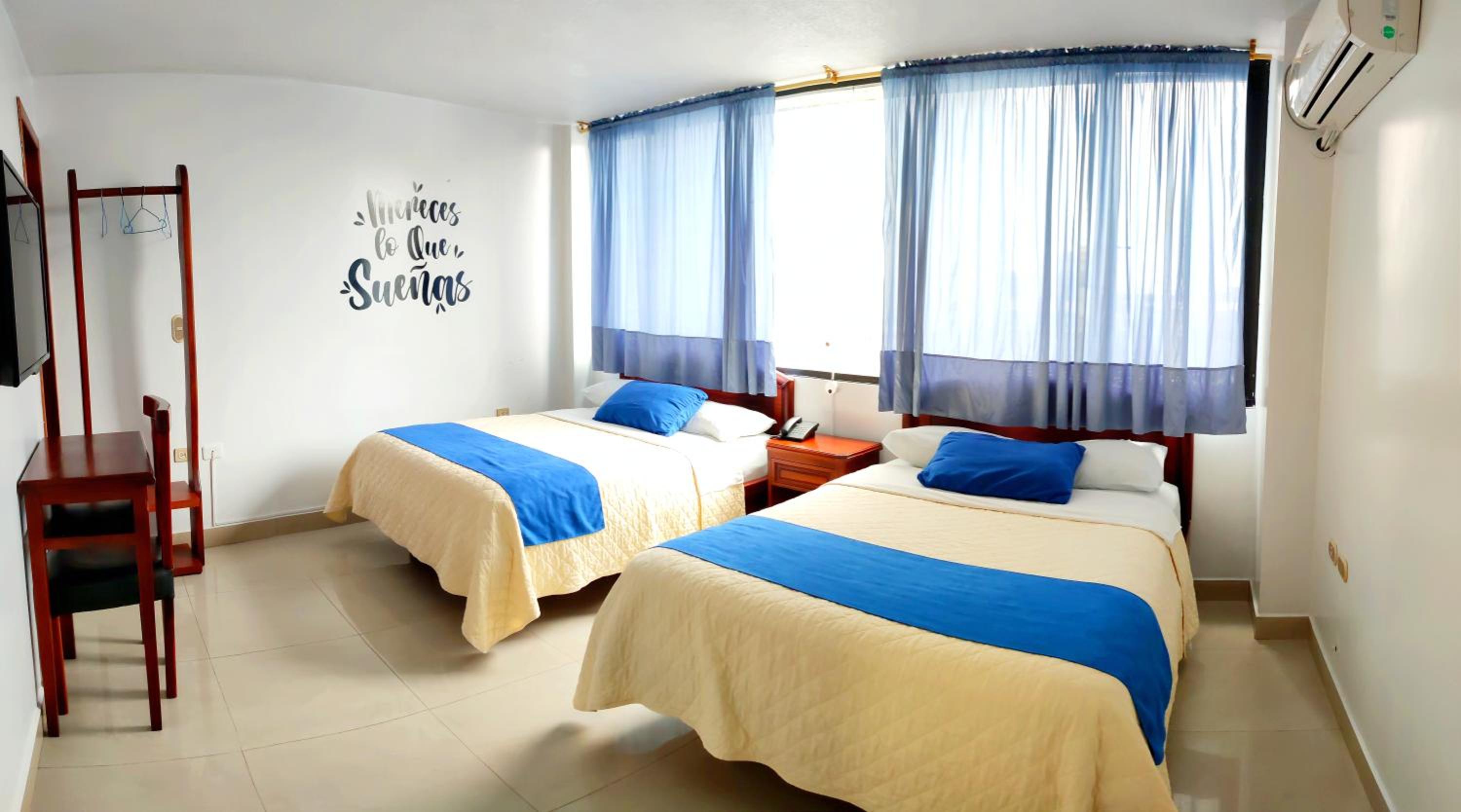 Standard Queen Room with Two Queen Beds photo 3