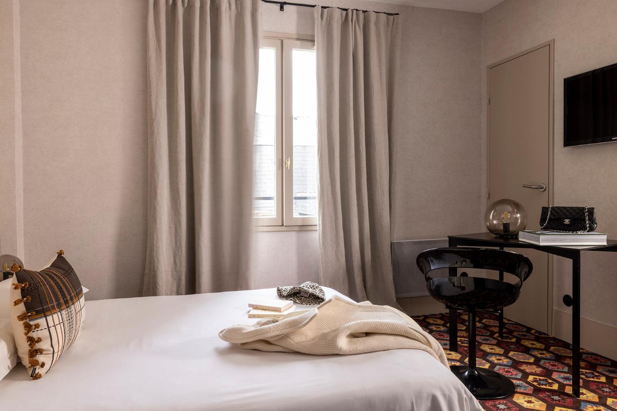 Standard Double Room - Photo 8