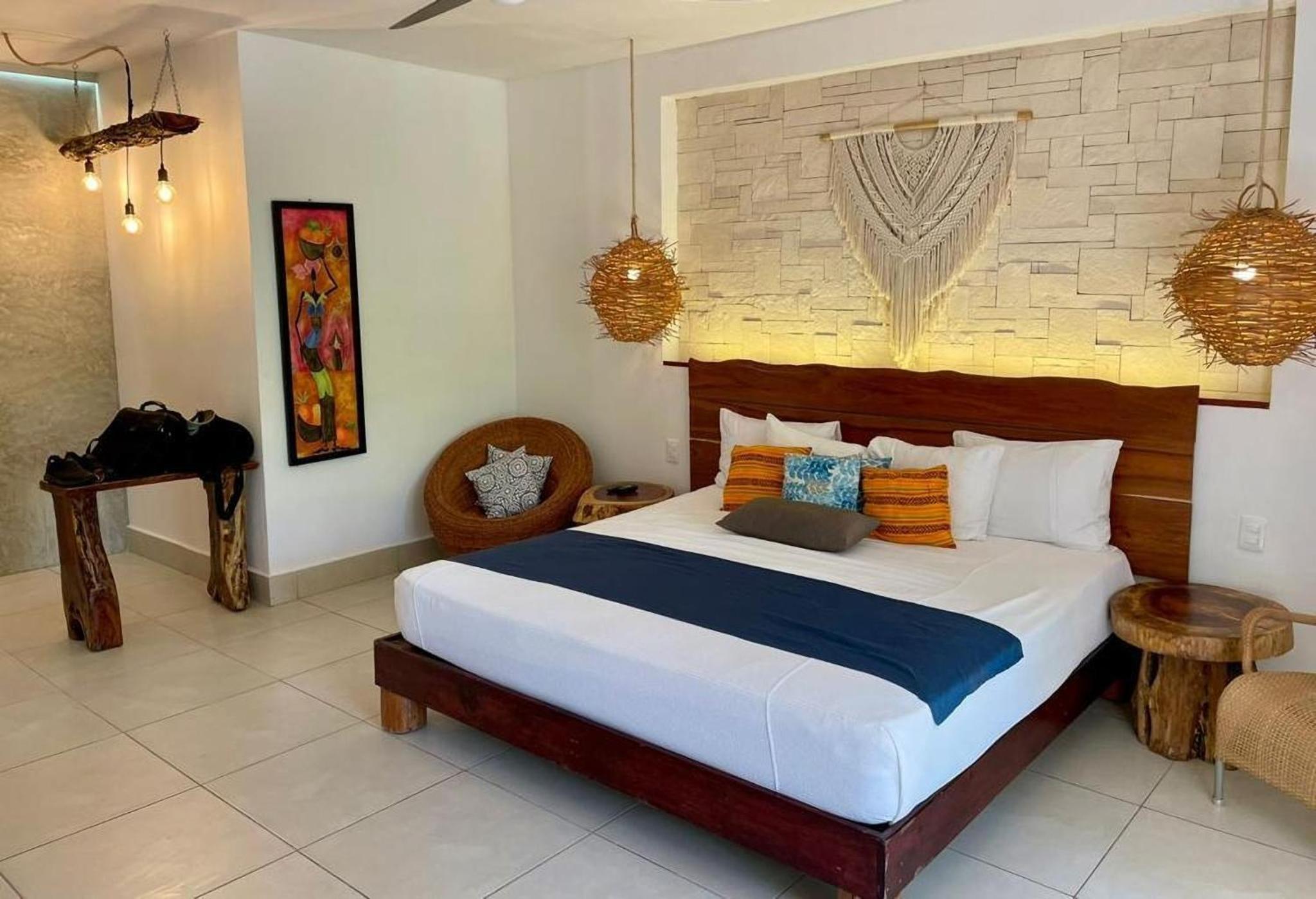 Deluxe Suite - Photo 10
