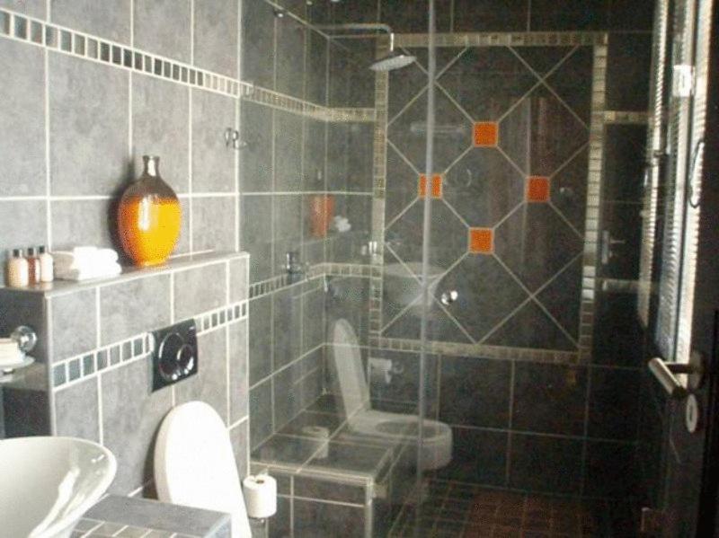 Standard Twin Room - Photo 3
