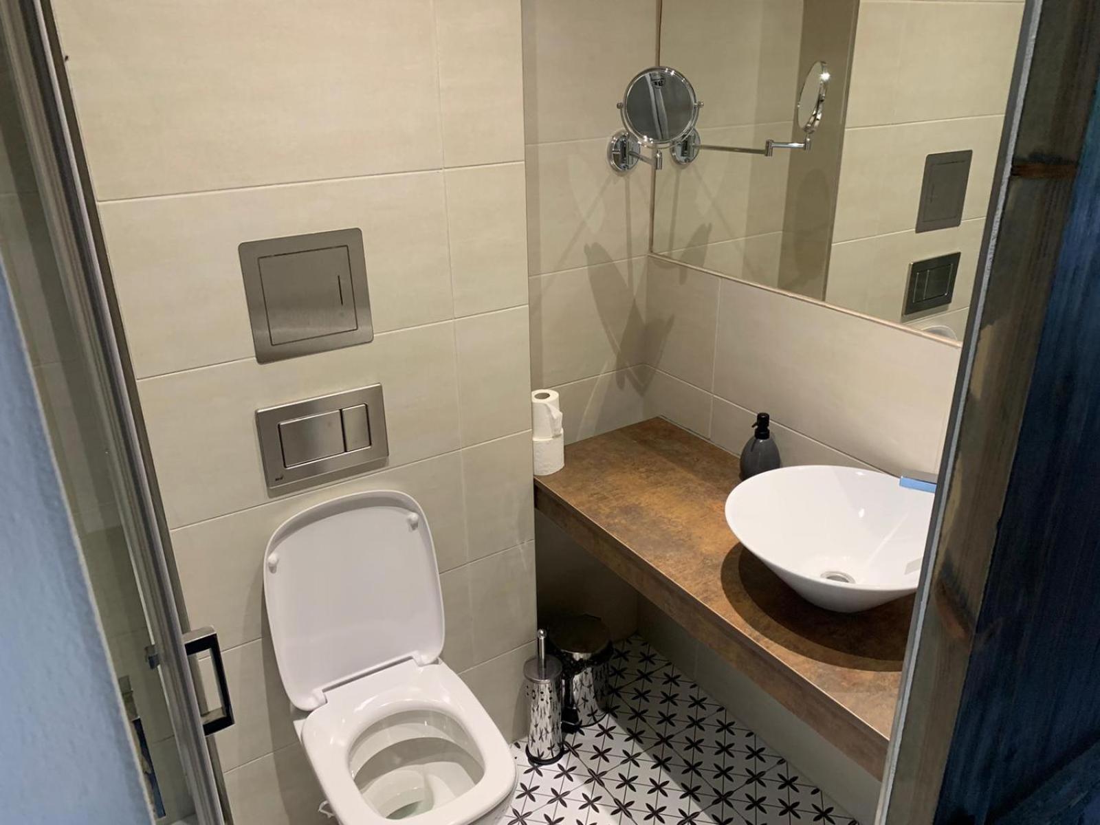 Double or Twin Room with Bathroom - Photo 1