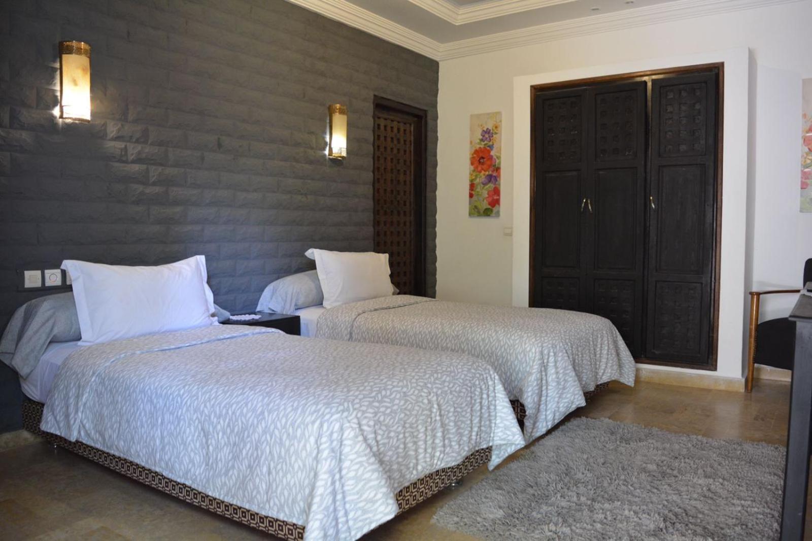 Double or Twin Room with Pool View - Photo 6