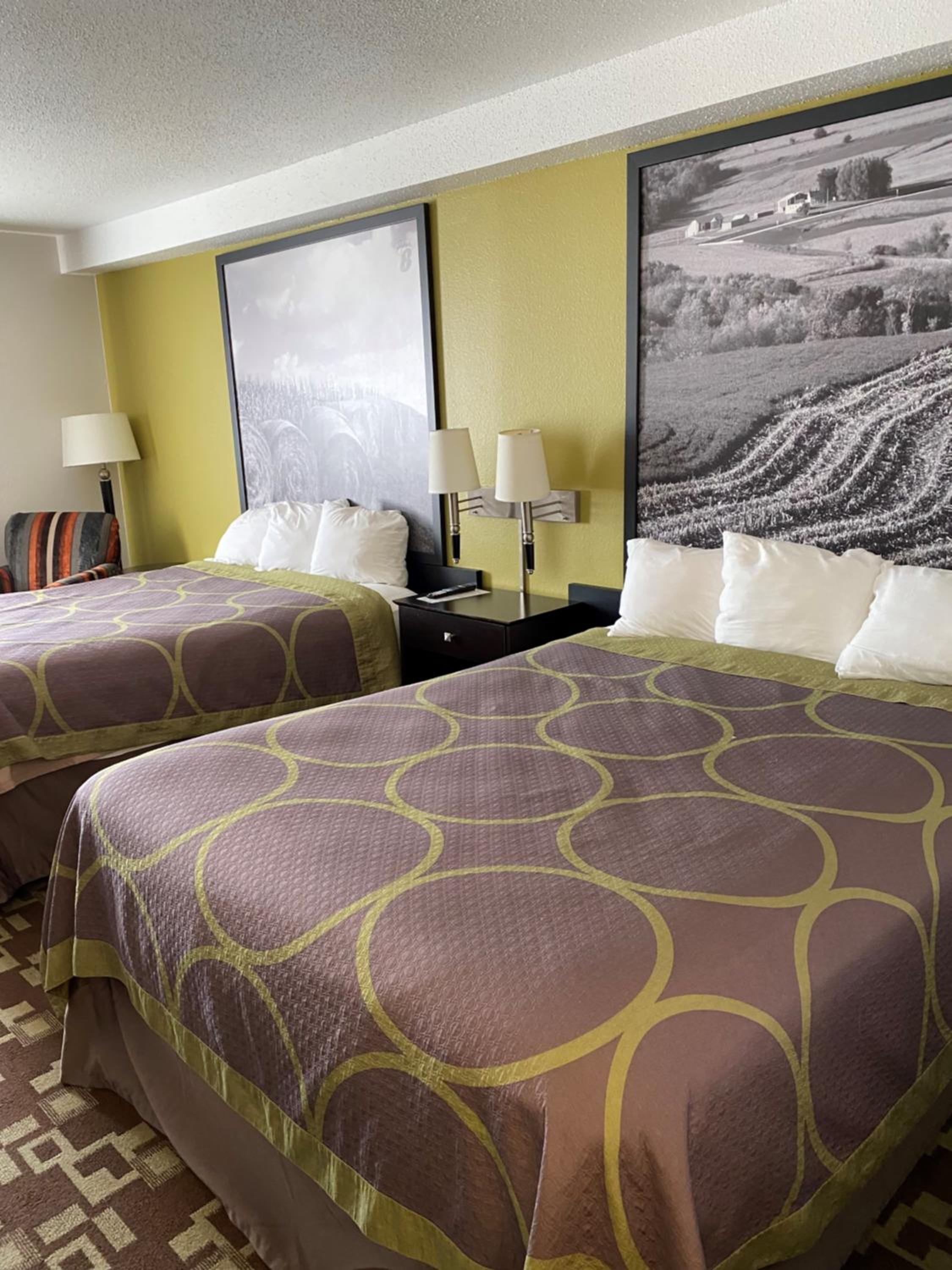 Queen Room with Two Queen Beds - Non-Smoking - Photo 1