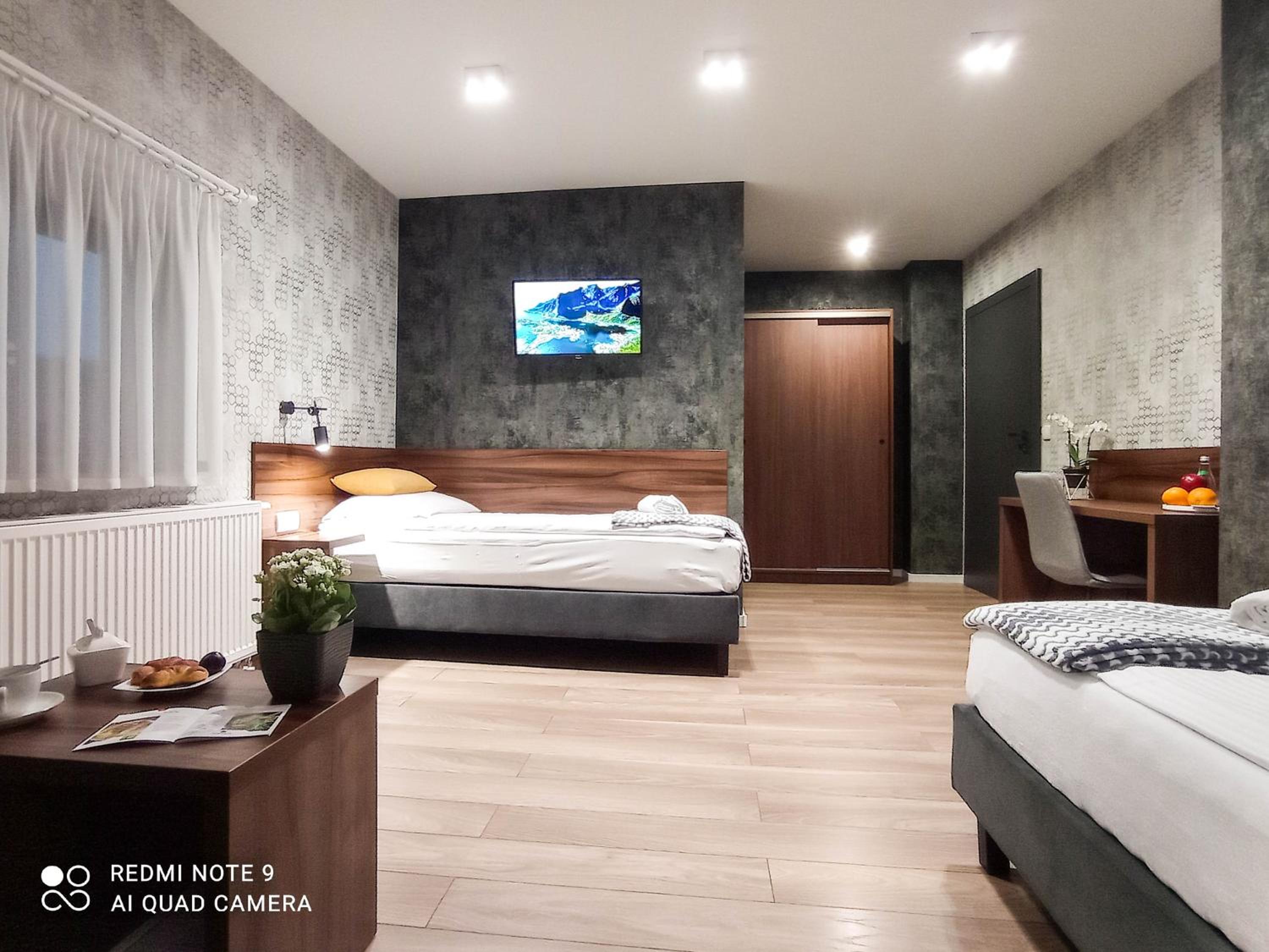 Quadruple Room with Mountain View - Photo 10
