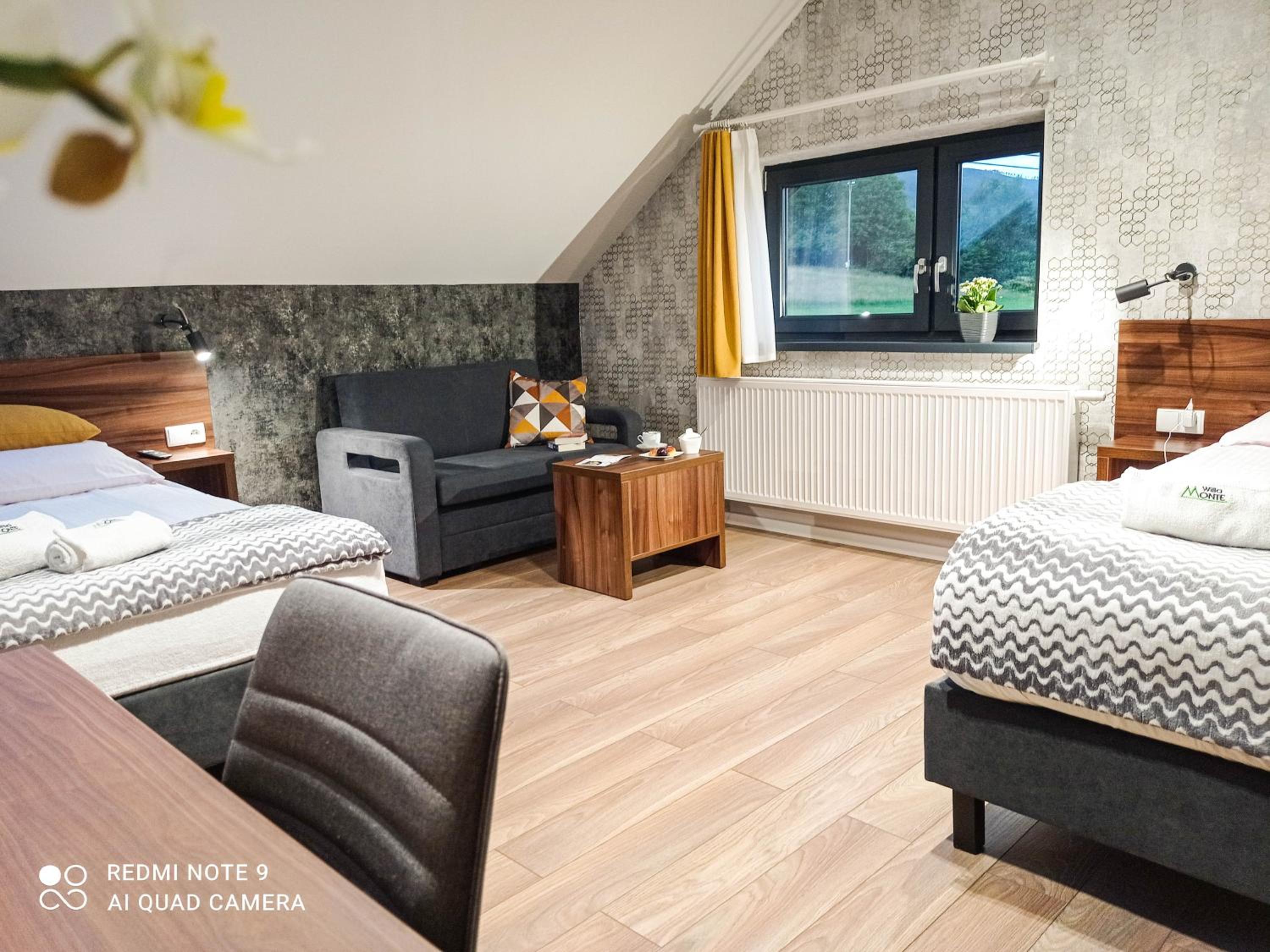 Quadruple Room with Mountain View - Photo 11