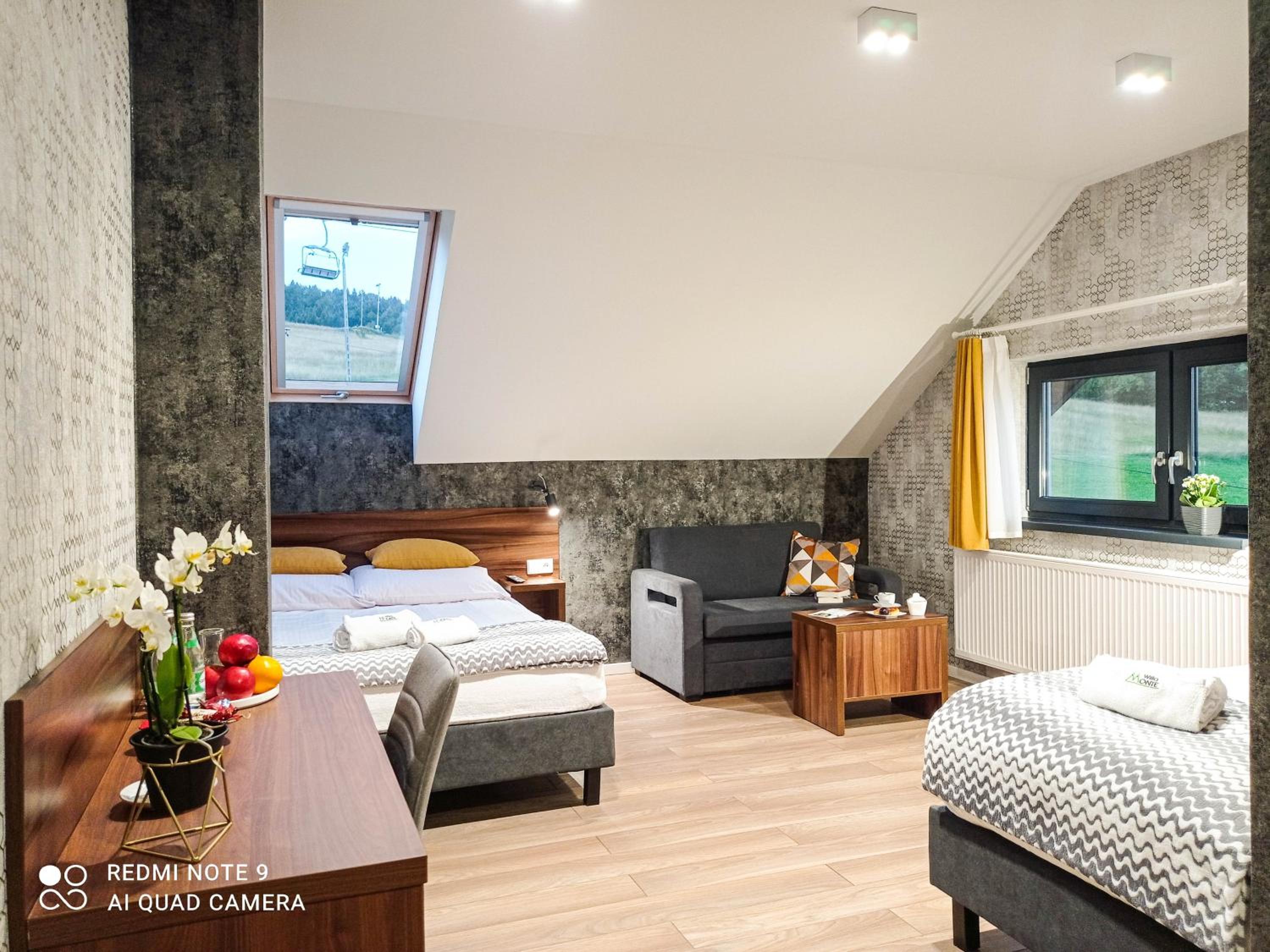 Quadruple Room with Mountain View - Photo 12