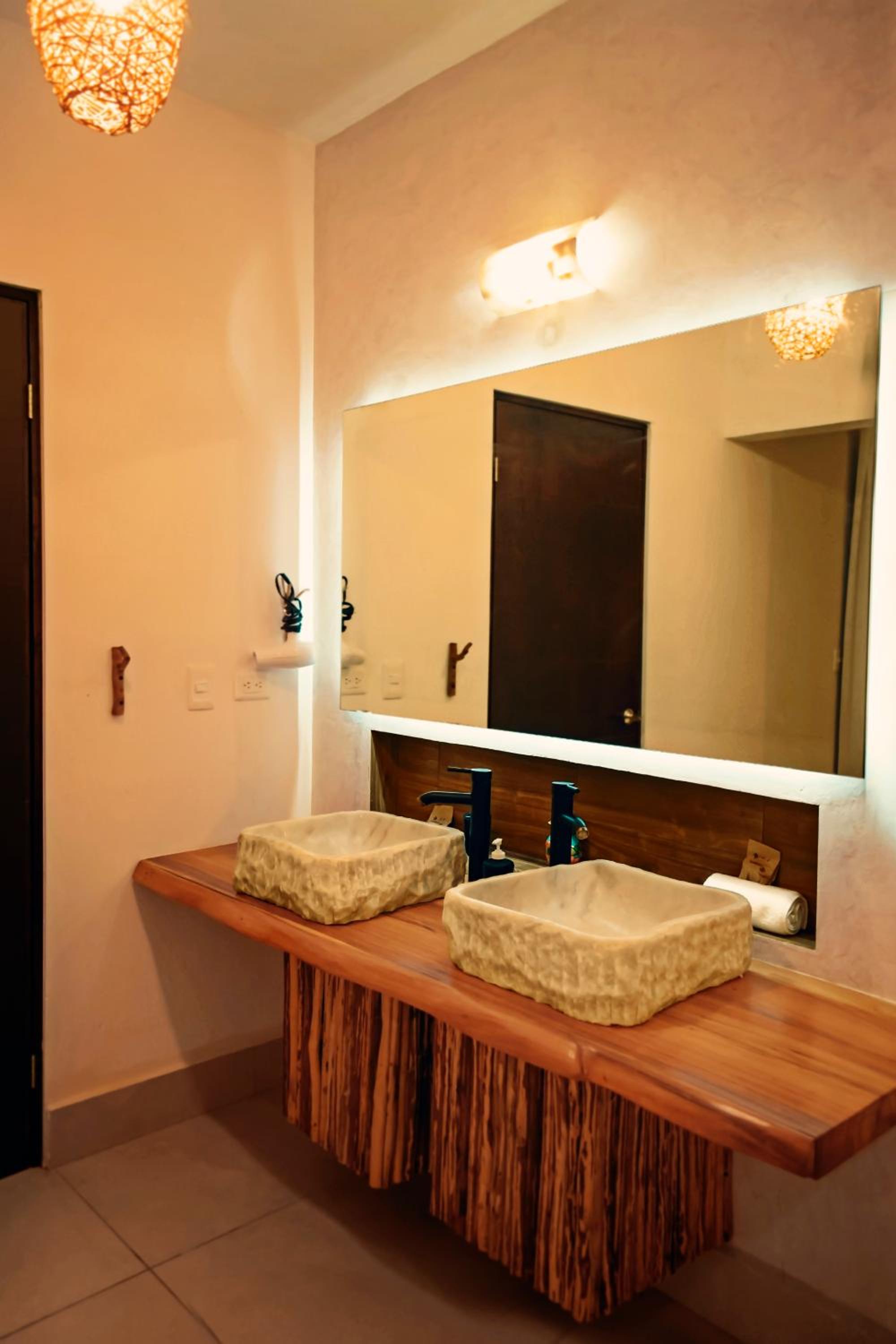 Deluxe Suite - Photo 5