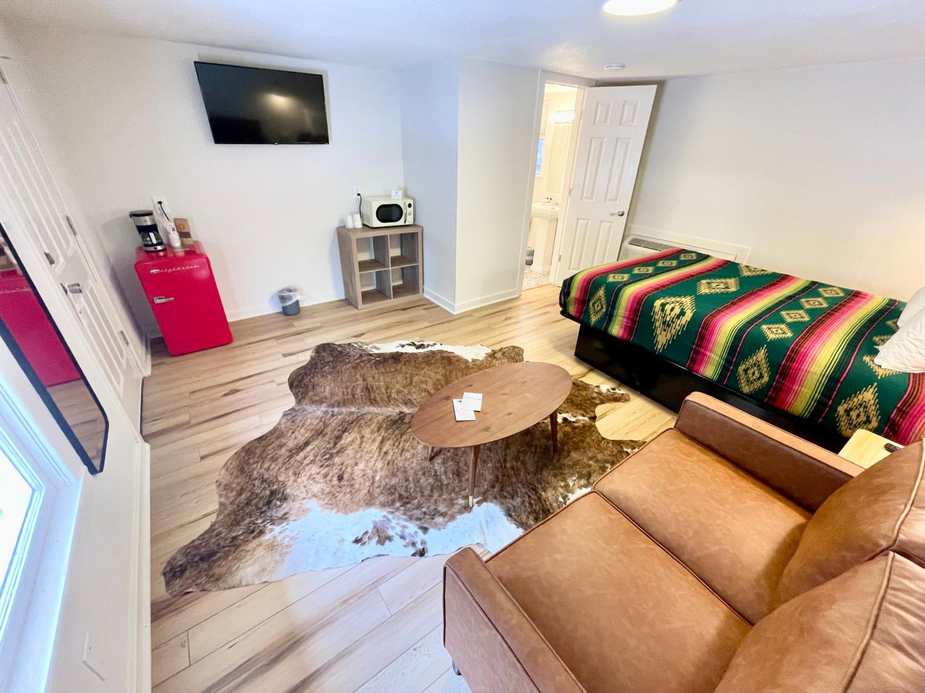 Deluxe Queen Suite - Photo 1