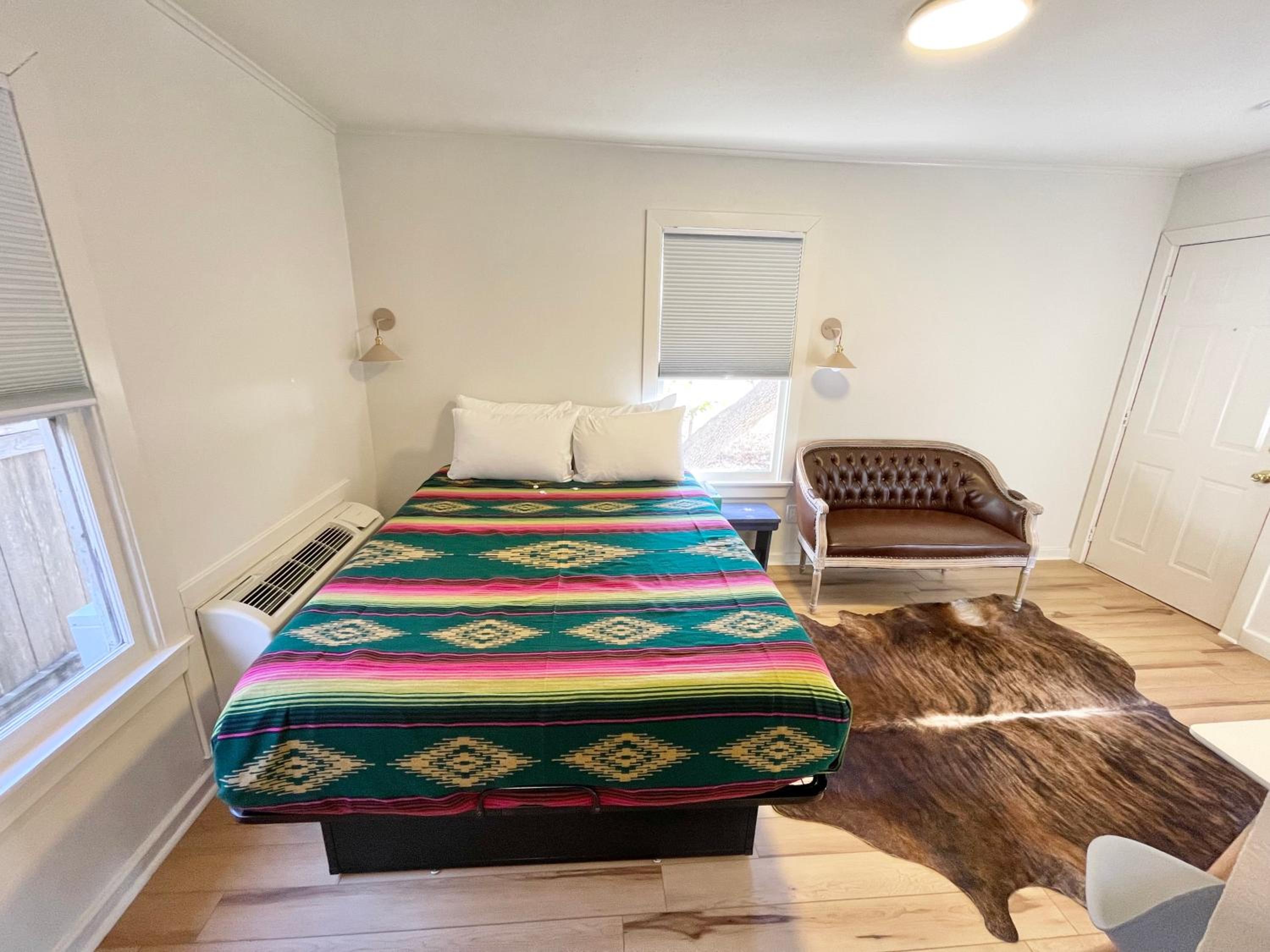Queen Suite - Photo 4