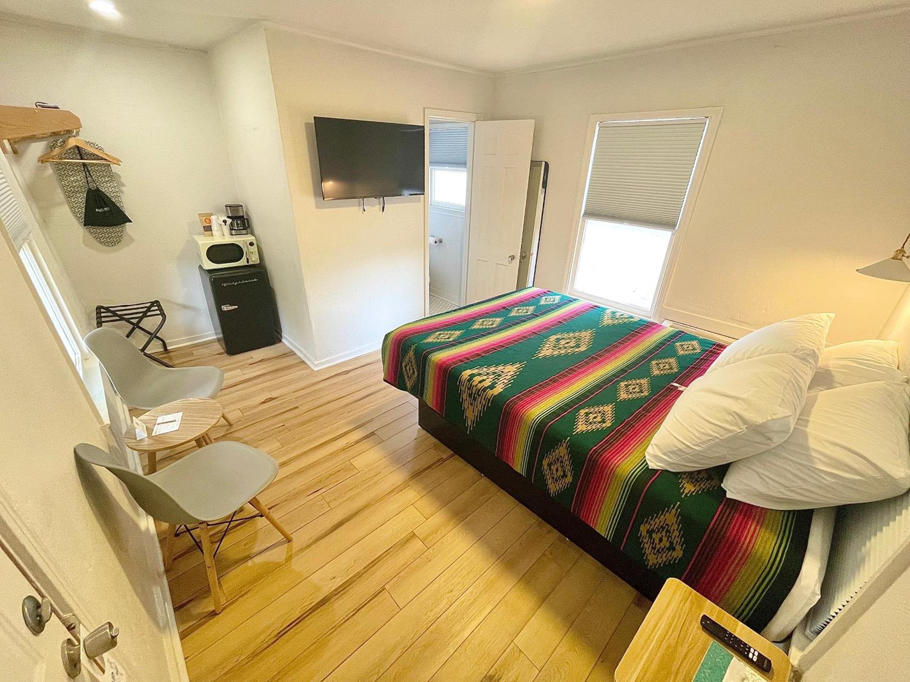 Budget Double Room - Photo 27