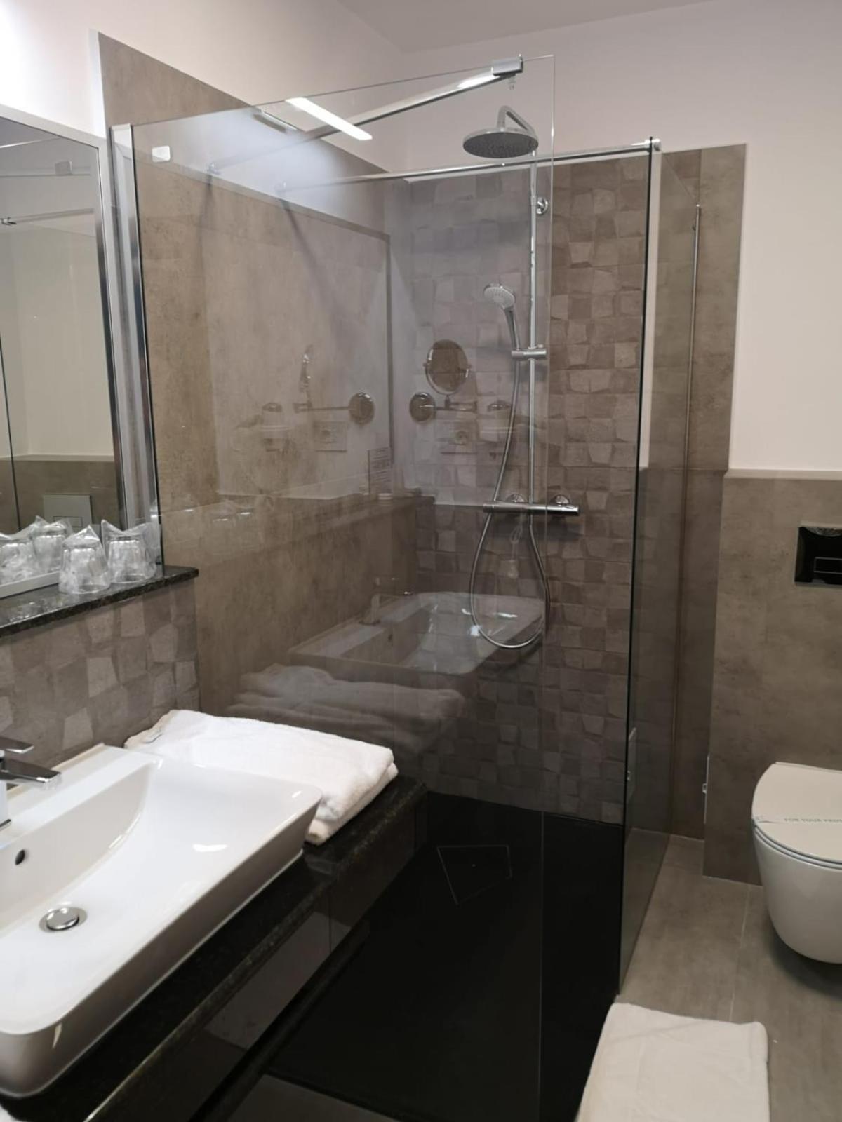 Double Room - Photo 20