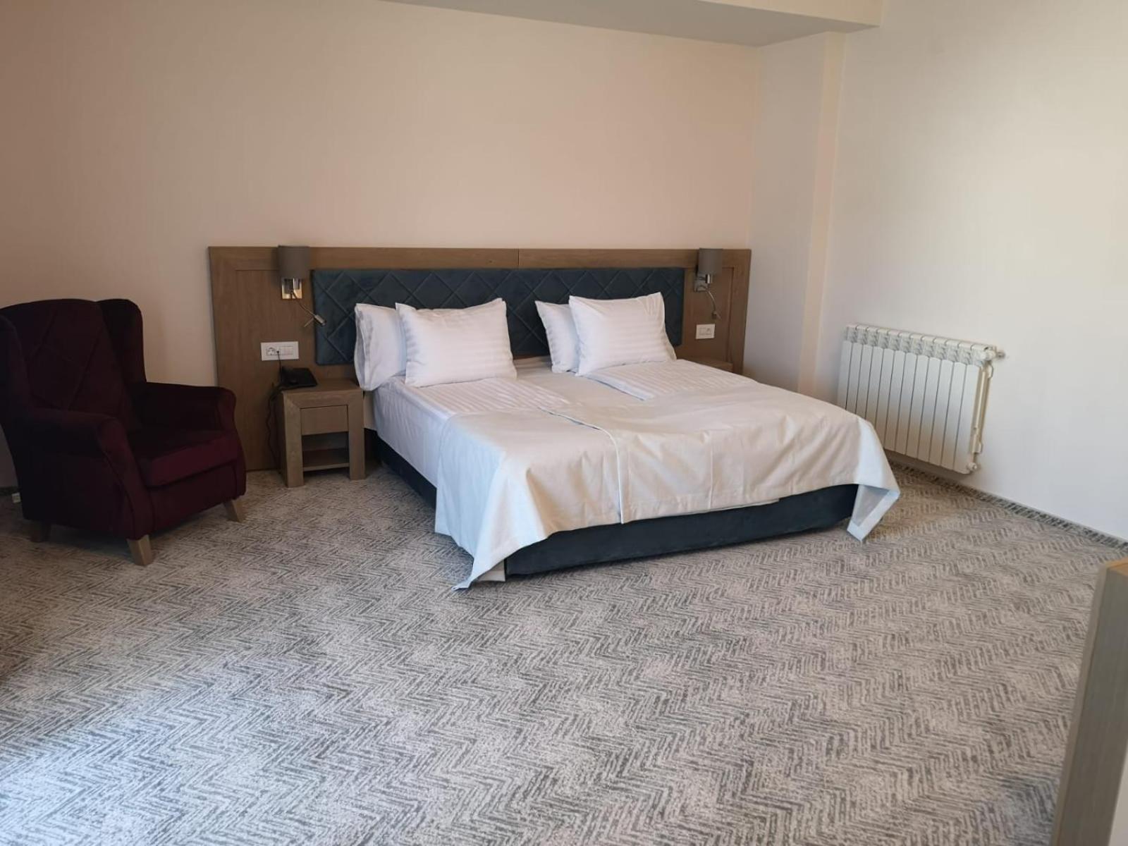 Double or Twin Room - Photo 17
