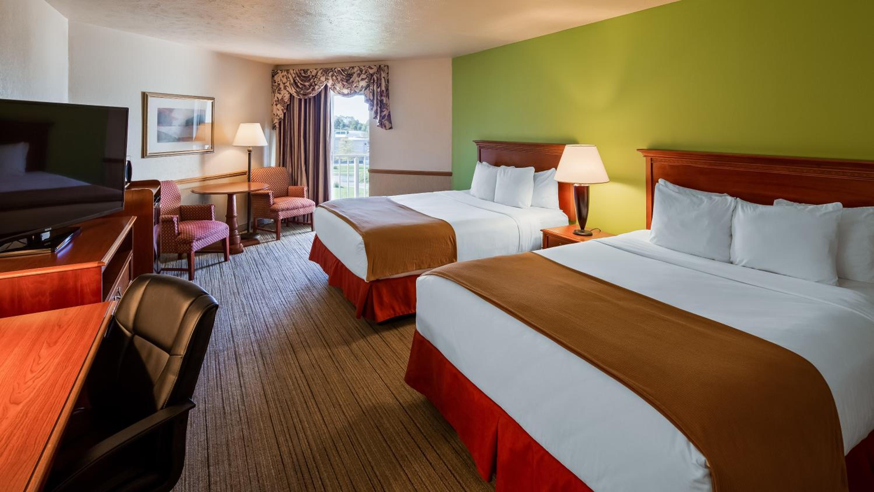 Queen Room with Two Queen Beds and Bath Tub - Disability Access photo 1