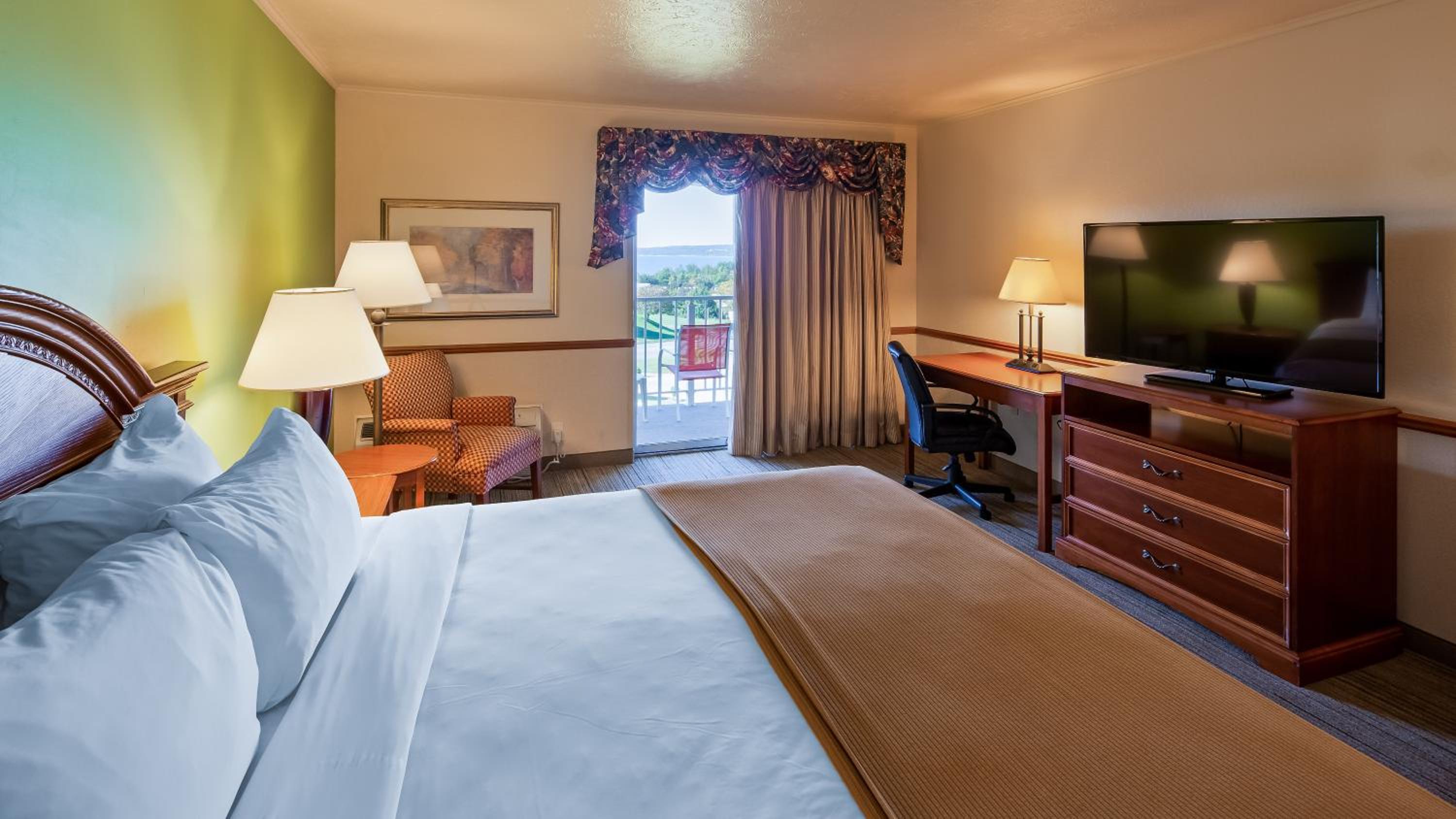 King Room with Balcony and Bay View photo 3