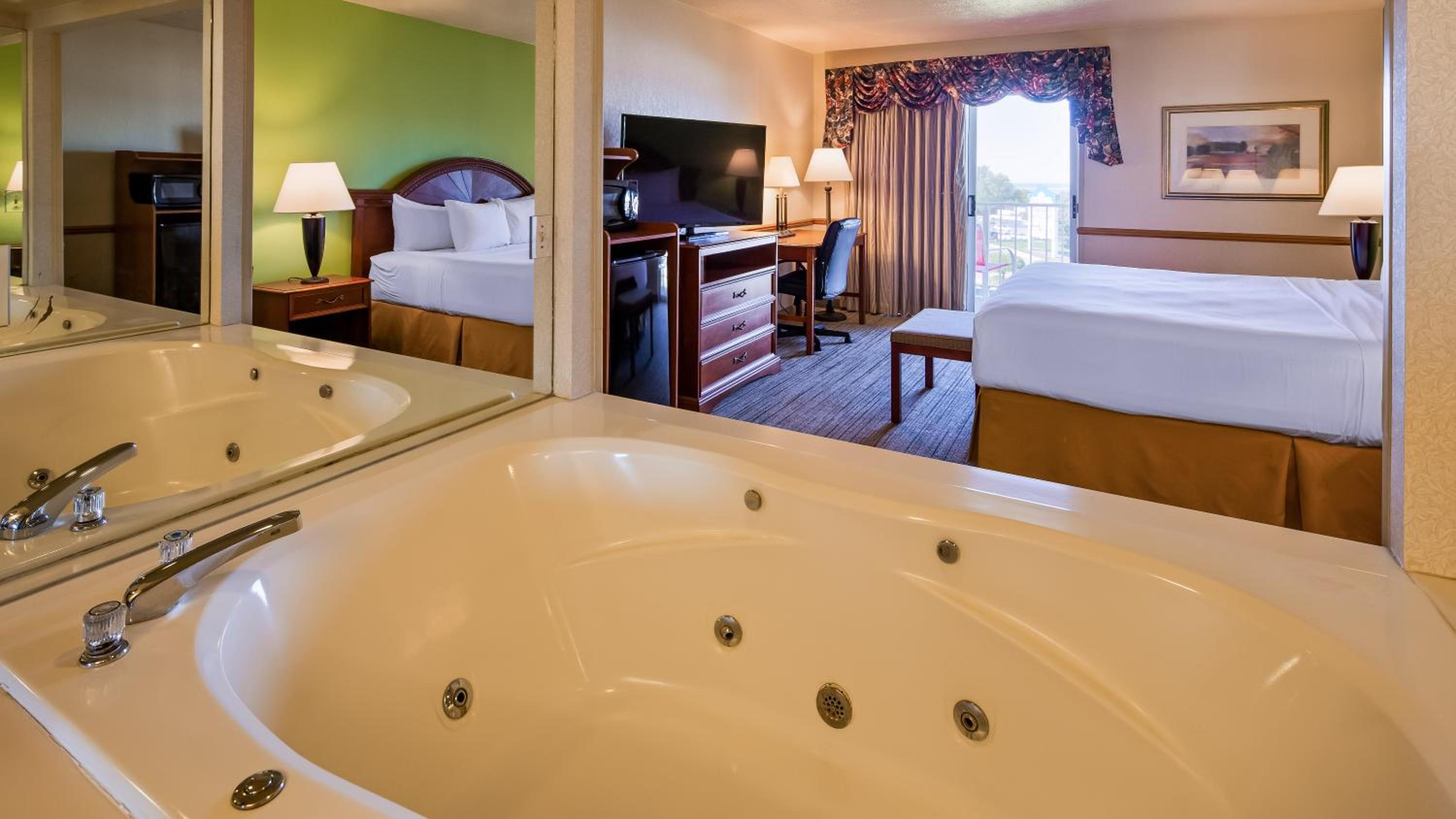 King Room with Balcony photo 2