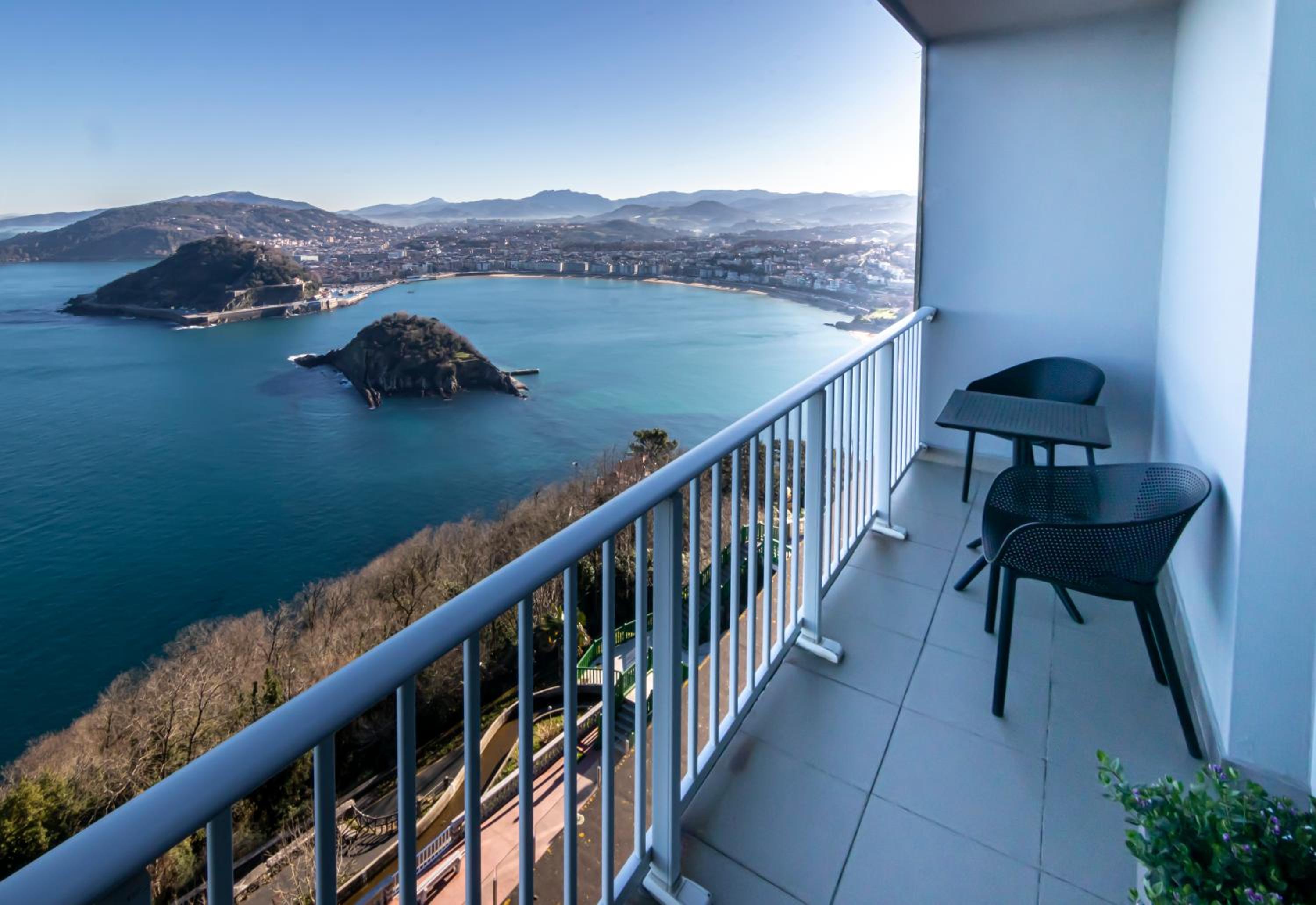 Premium Room with Sea View - Photo 6