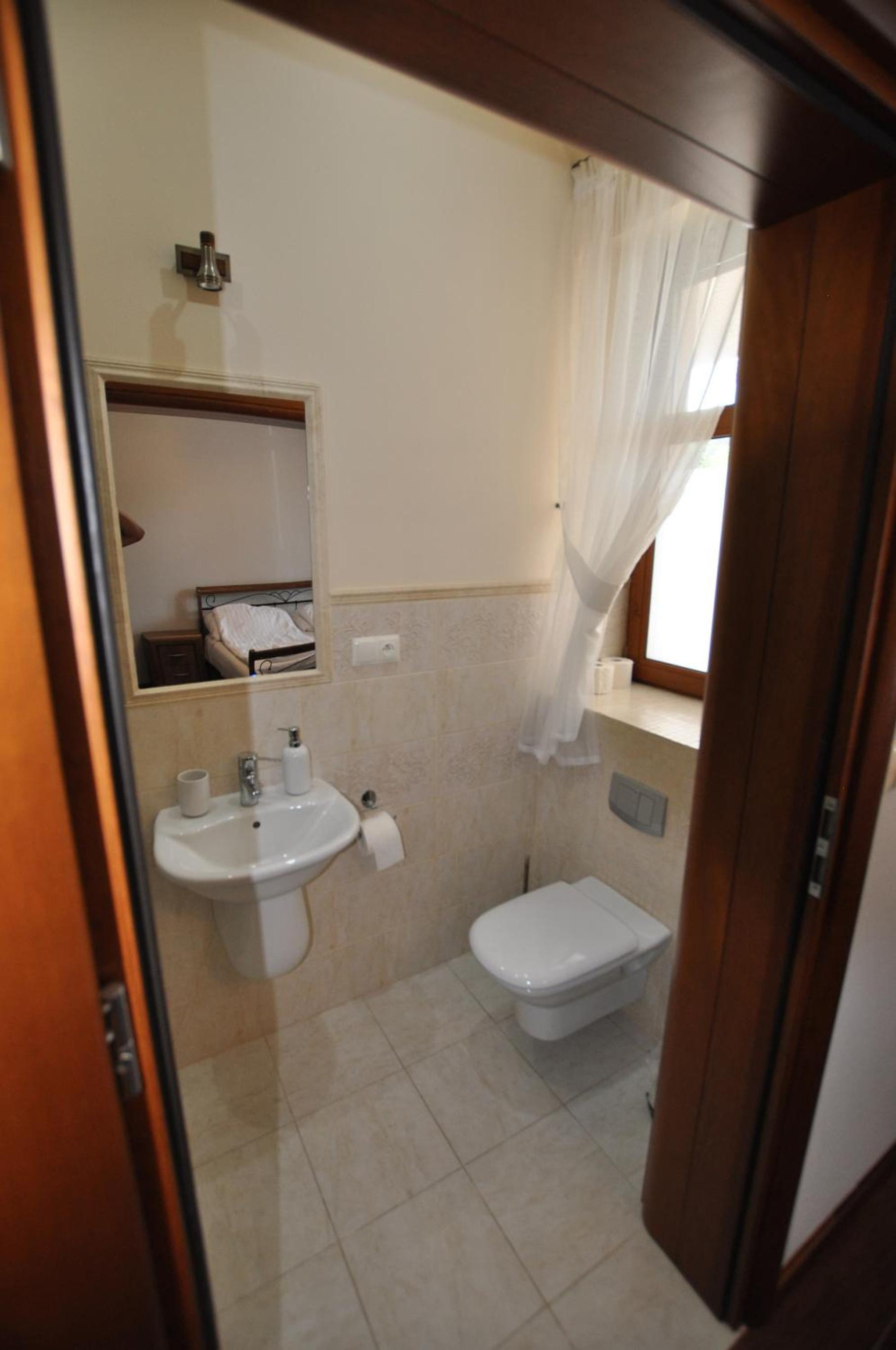 Economy Triple Room - Photo 15