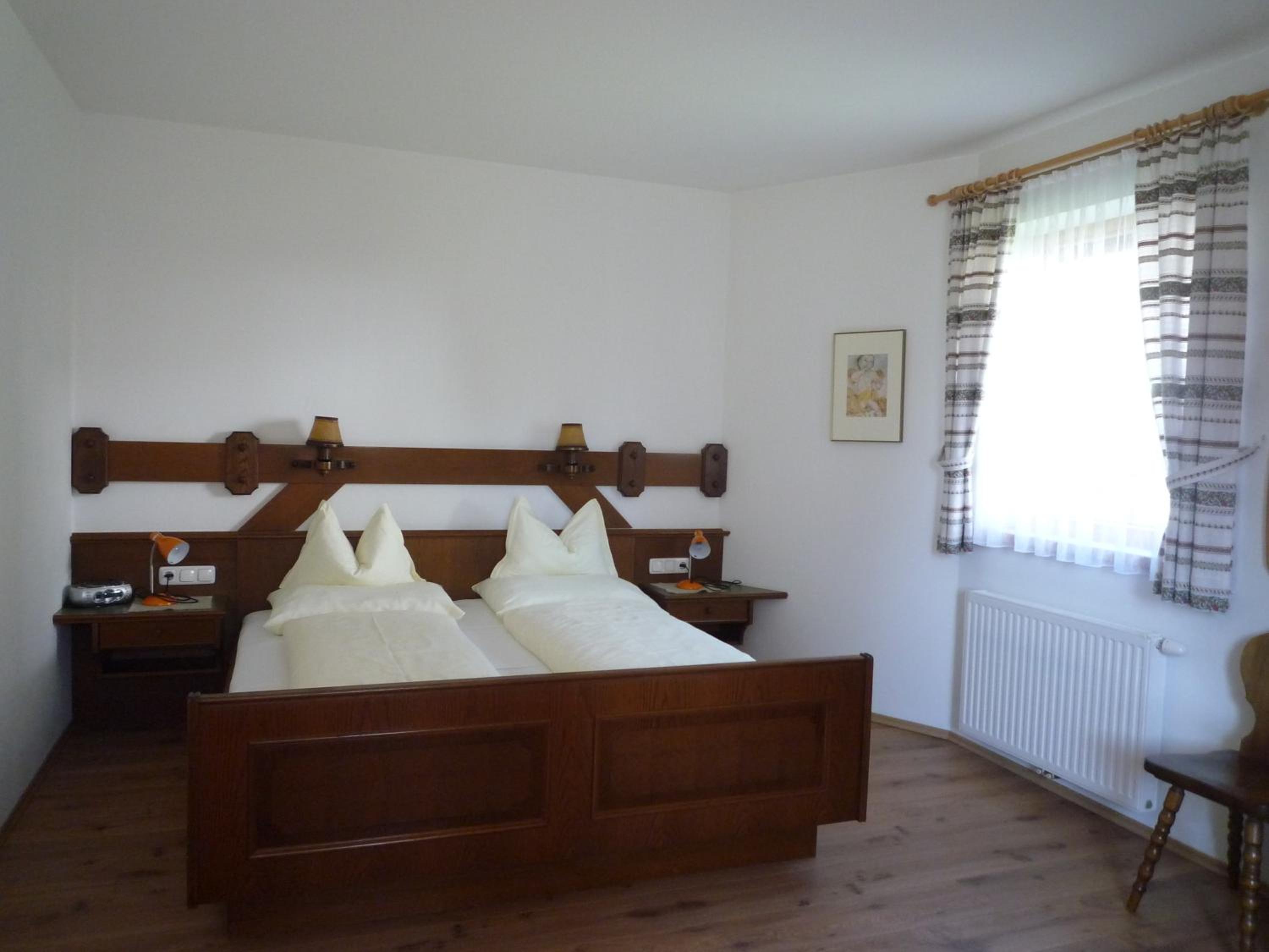 One-Bedroom Apartment with Balcony Top A photo 1