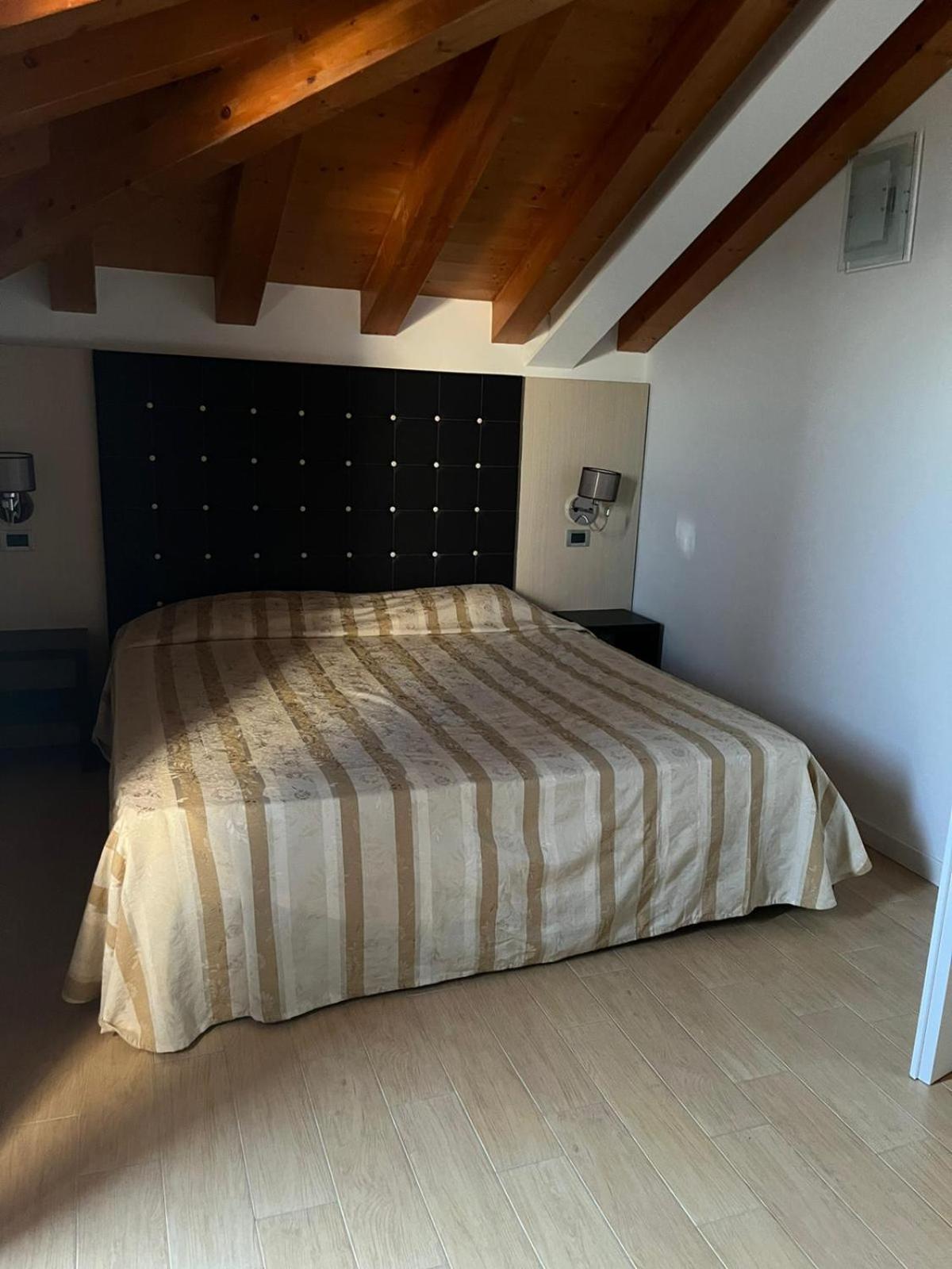 Family Suite (2 Adults + 2 Children) with Balcony - Photo 4