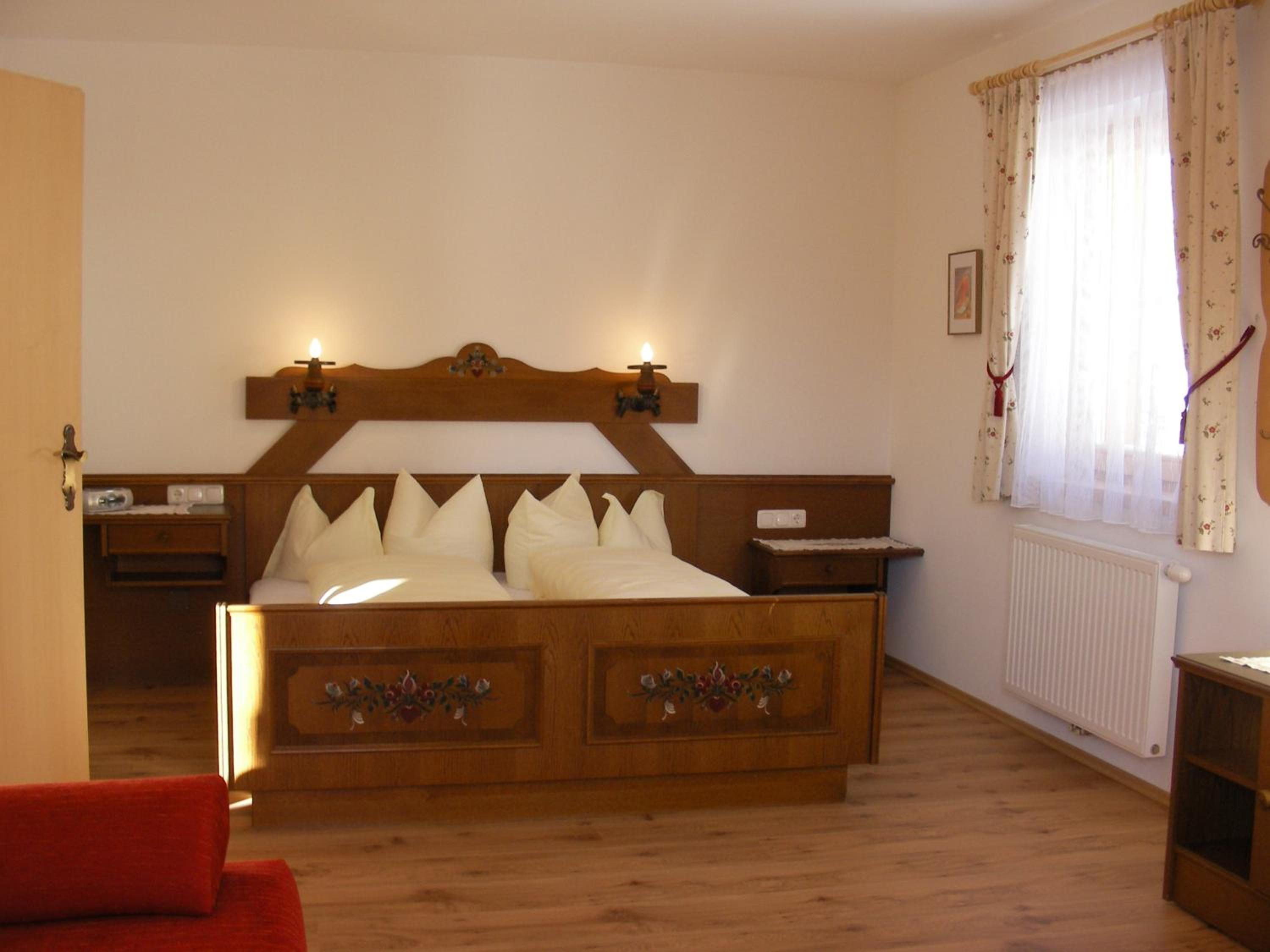 One-Bedroom Apartment with Balcony Top B photo 1