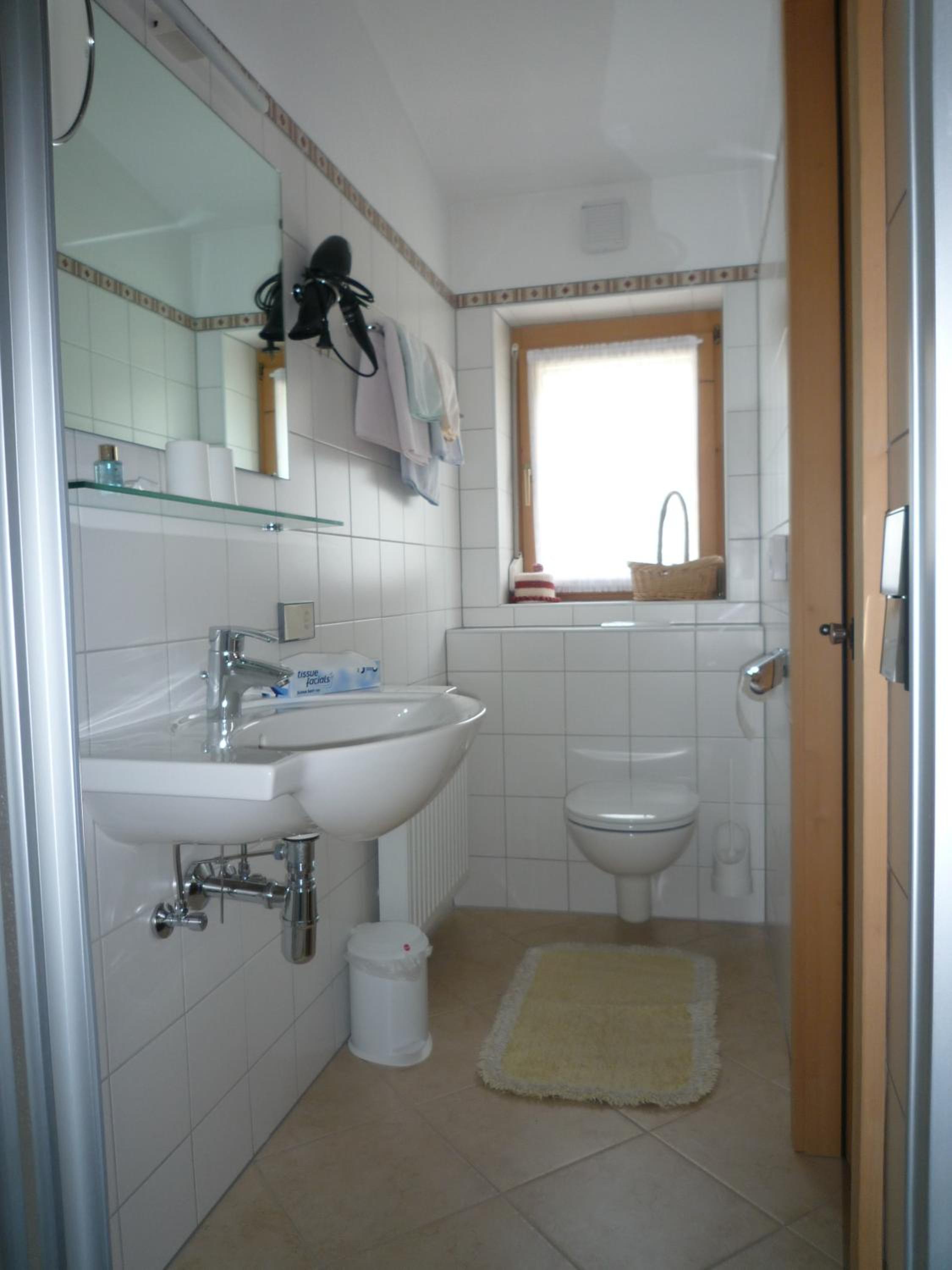 Three-Bedroom Apartment with Balcony Top D photo 2