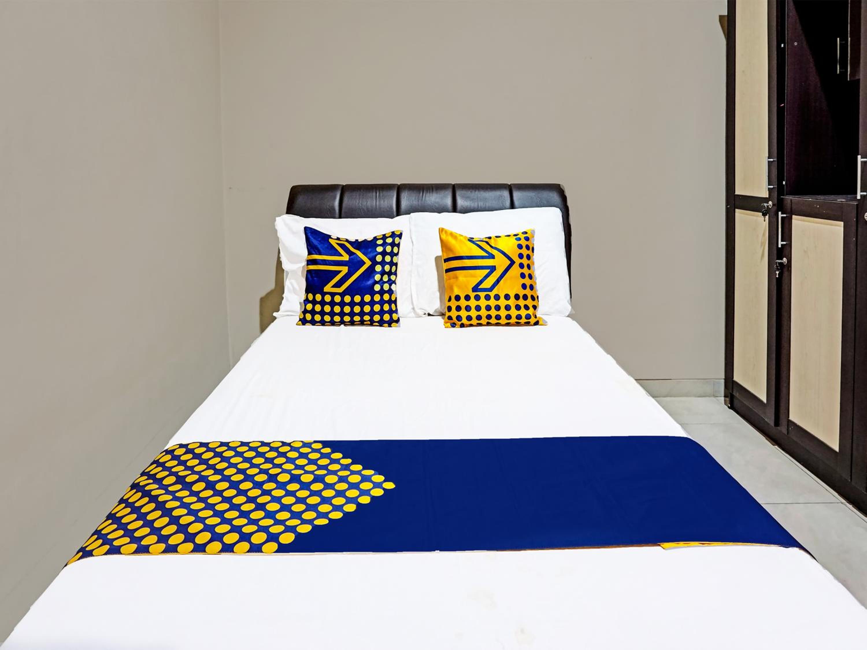 Budget Double Room - Photo 2