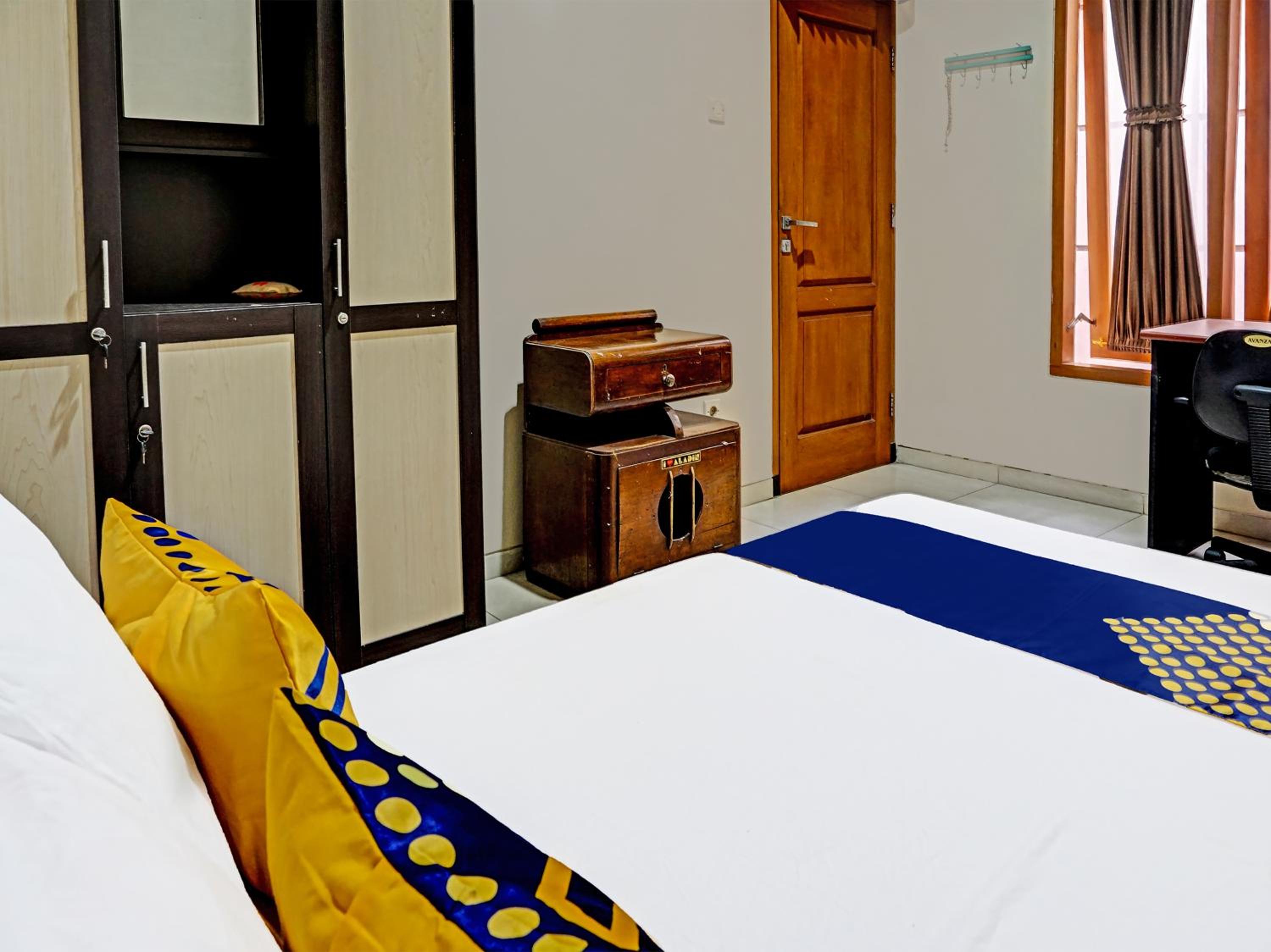 Budget Double Room - Photo 6