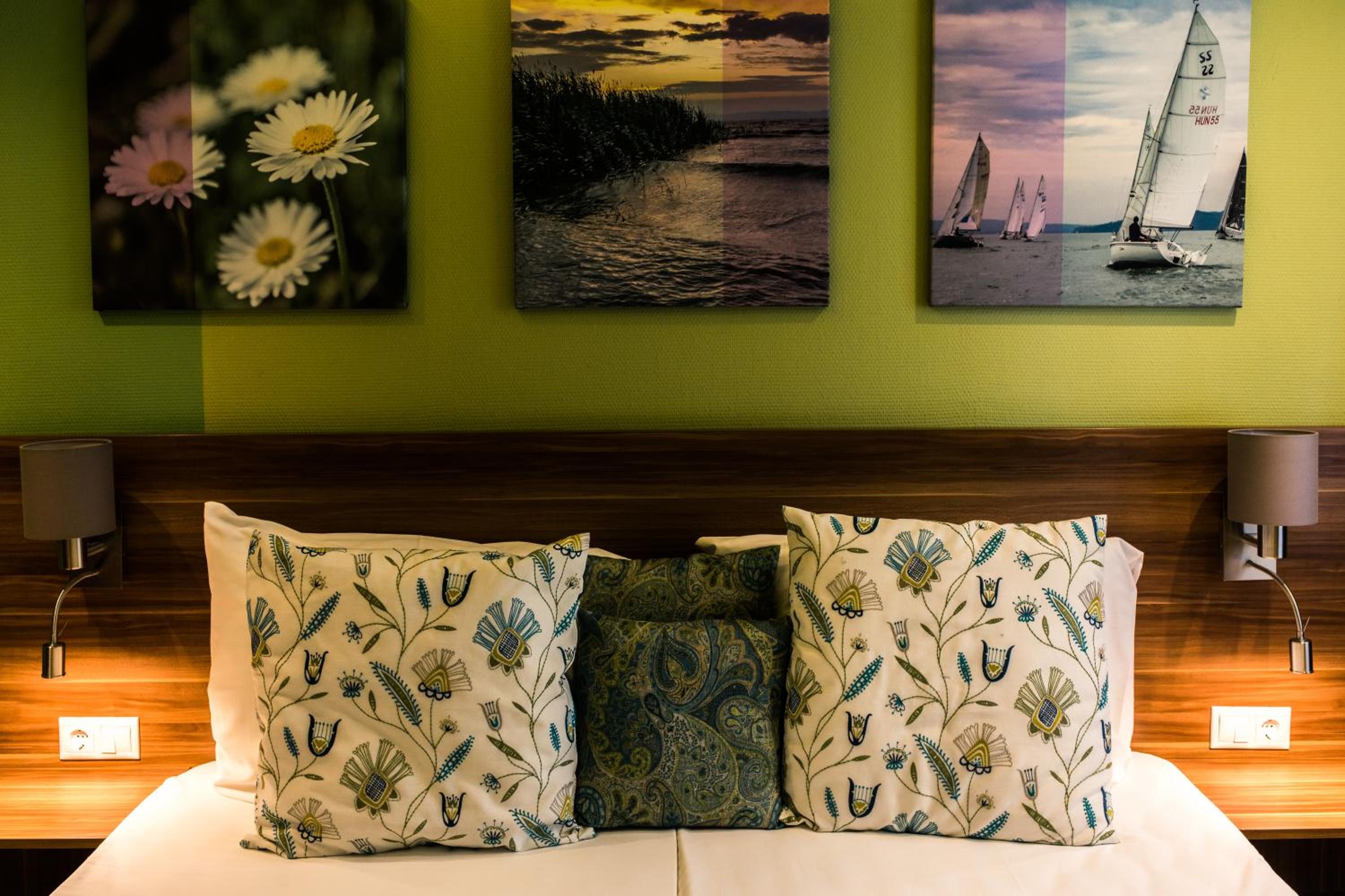 Family Room (2 Adults + 1 Child) - Photo 6