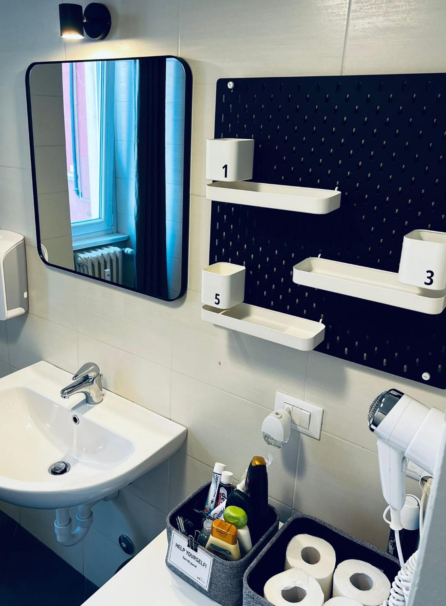 Double Room with Shared Bathroom photo 3