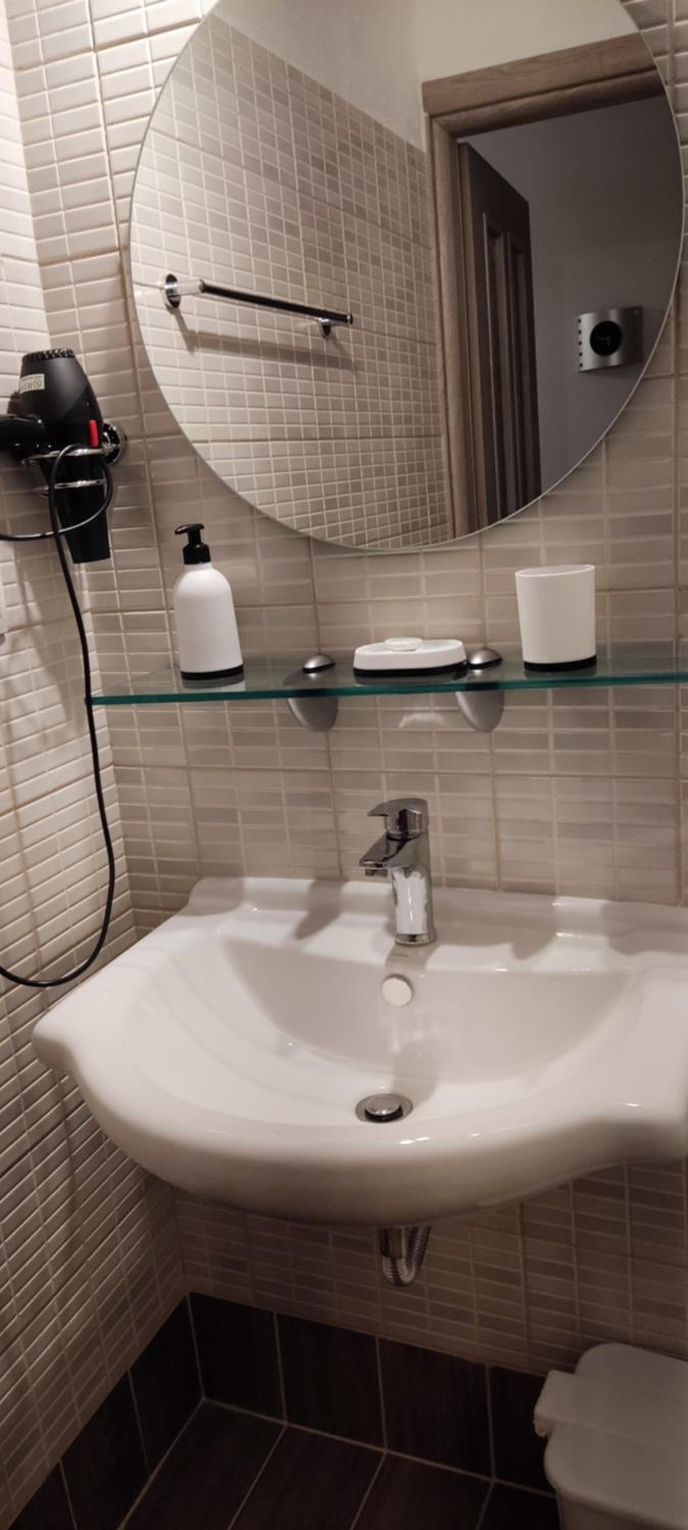 Two-Bedroom Apartment - Photo 9