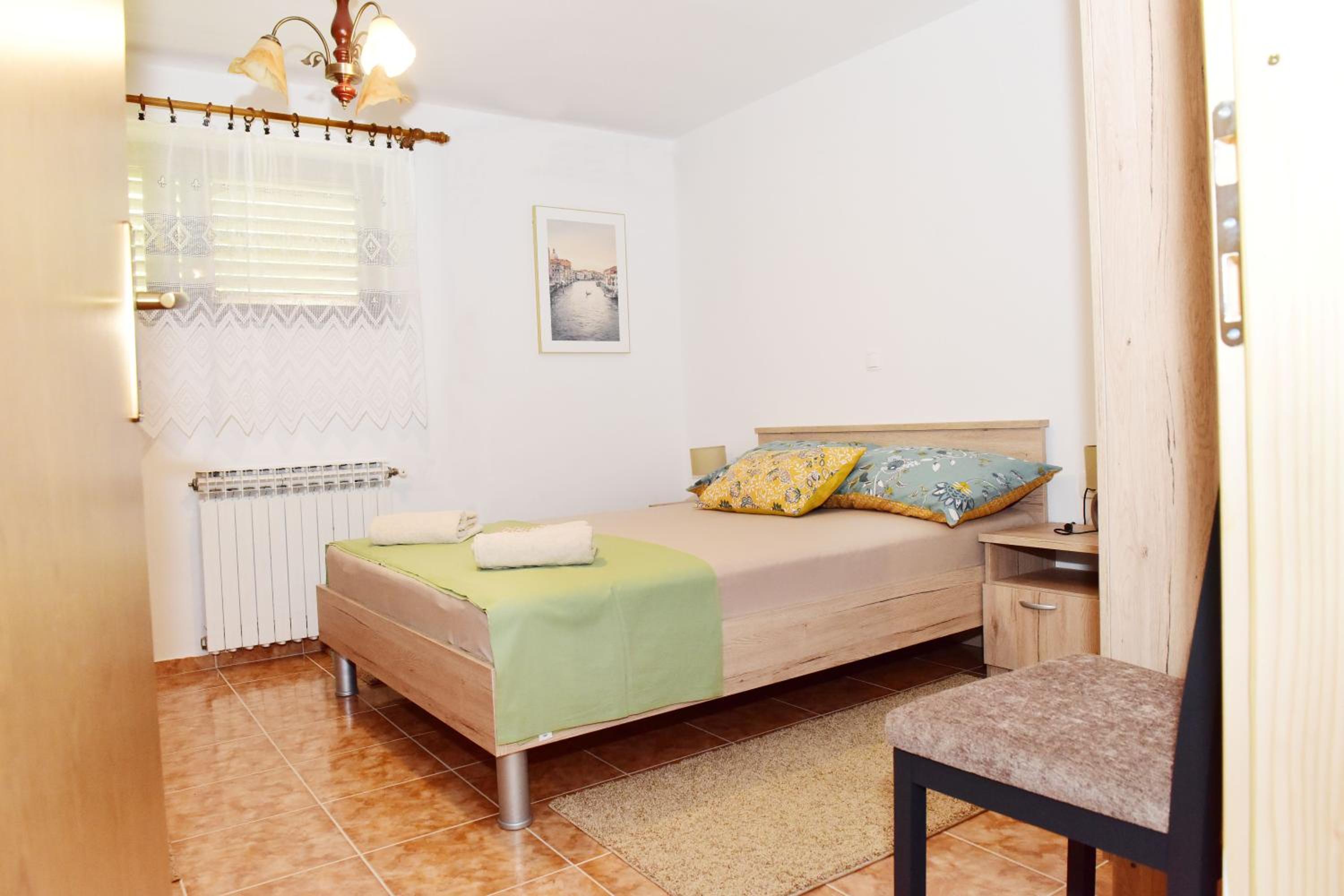 One-Bedroom Apartment - Photo 6