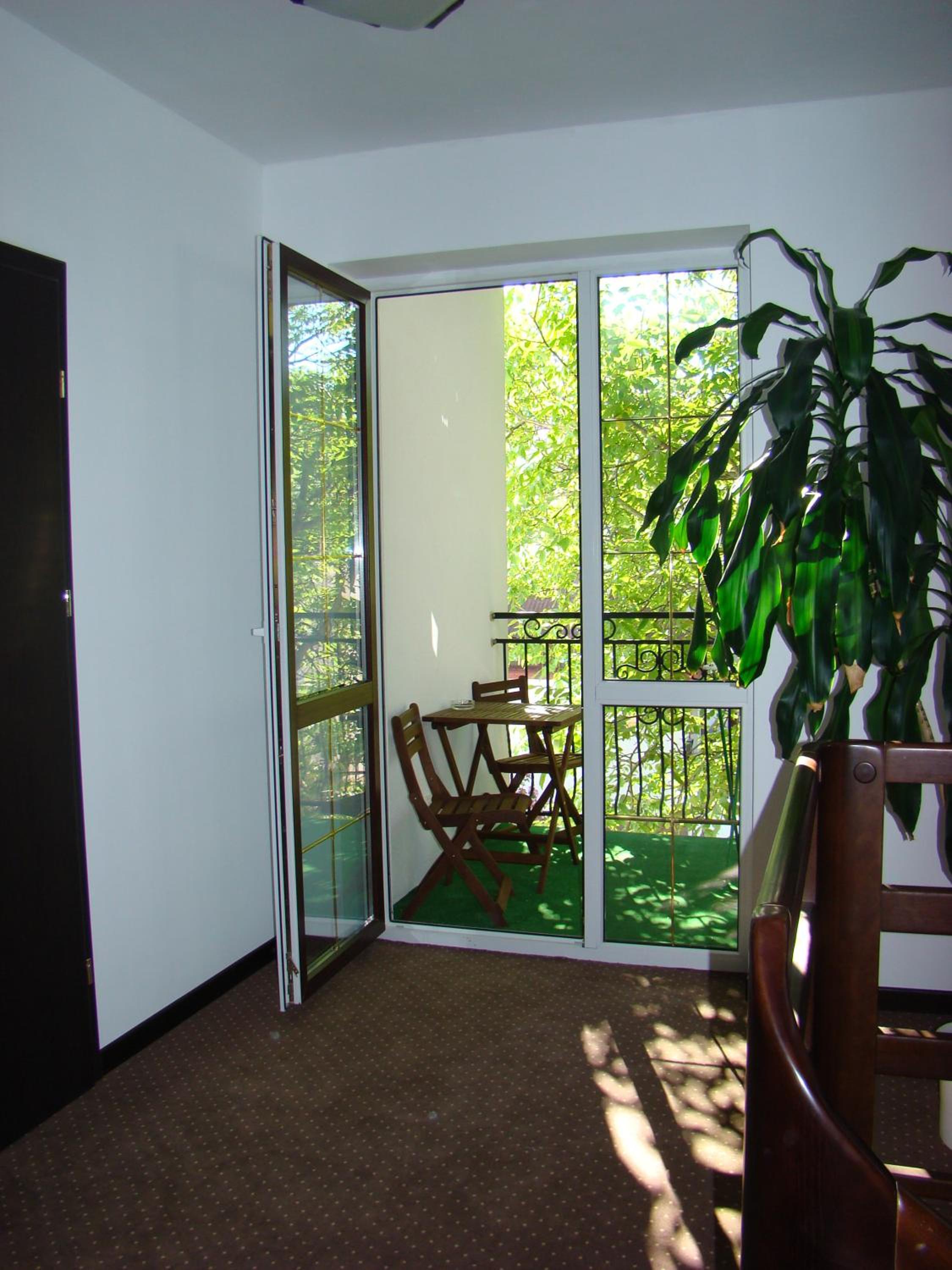 Family Room - Photo 10