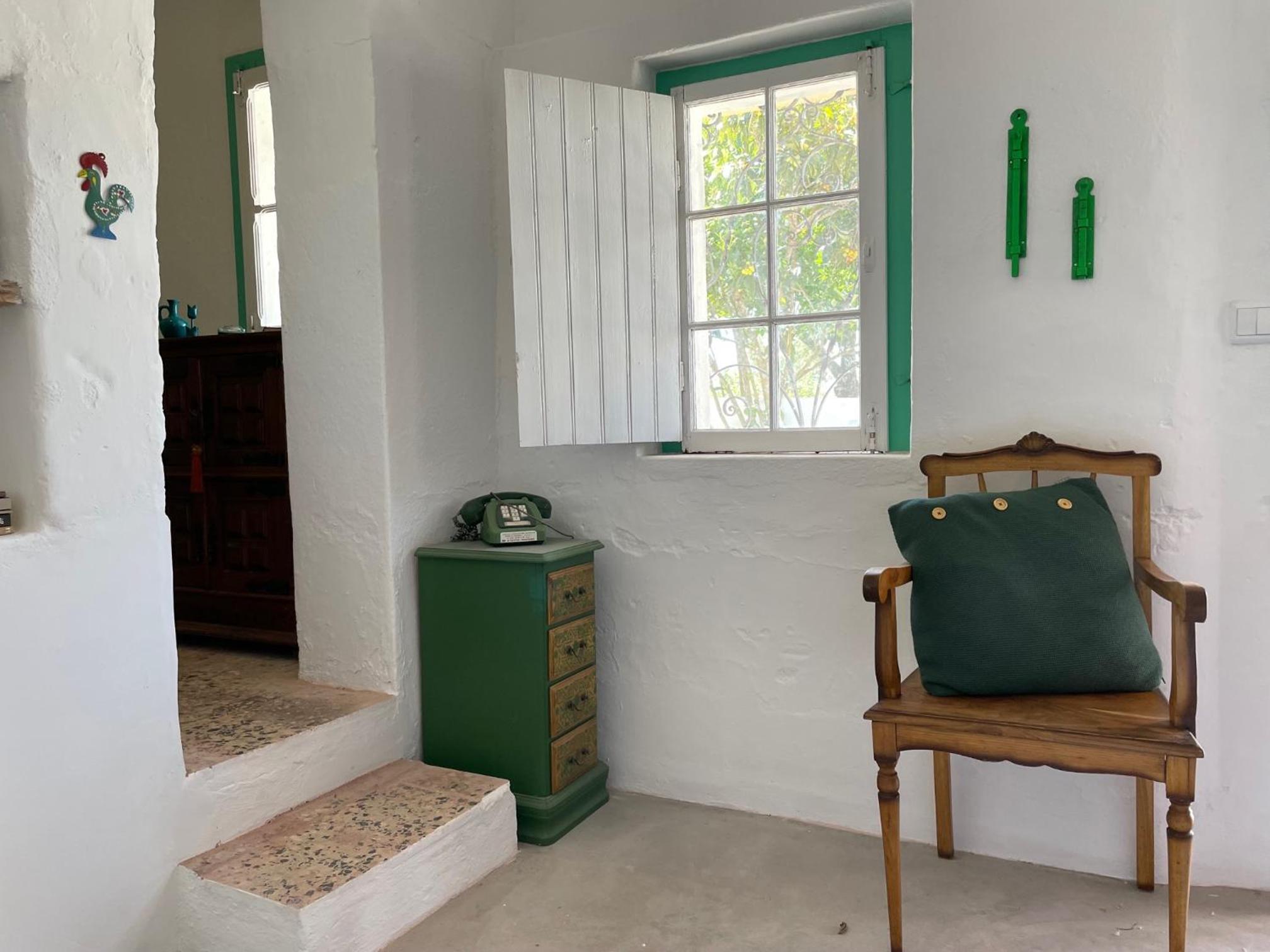 Deluxe Double Room (2 Adults + 1 Child) photo 2