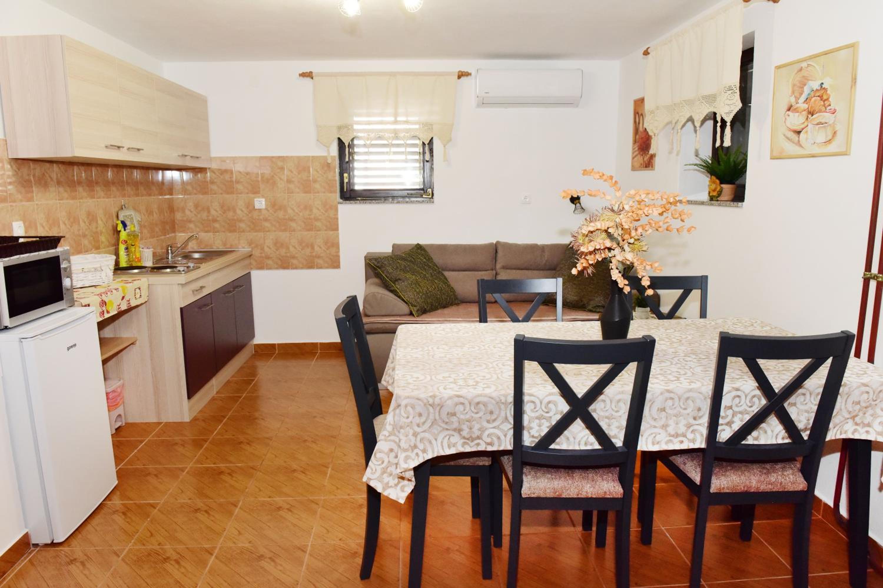 One-Bedroom Apartment - Photo 15