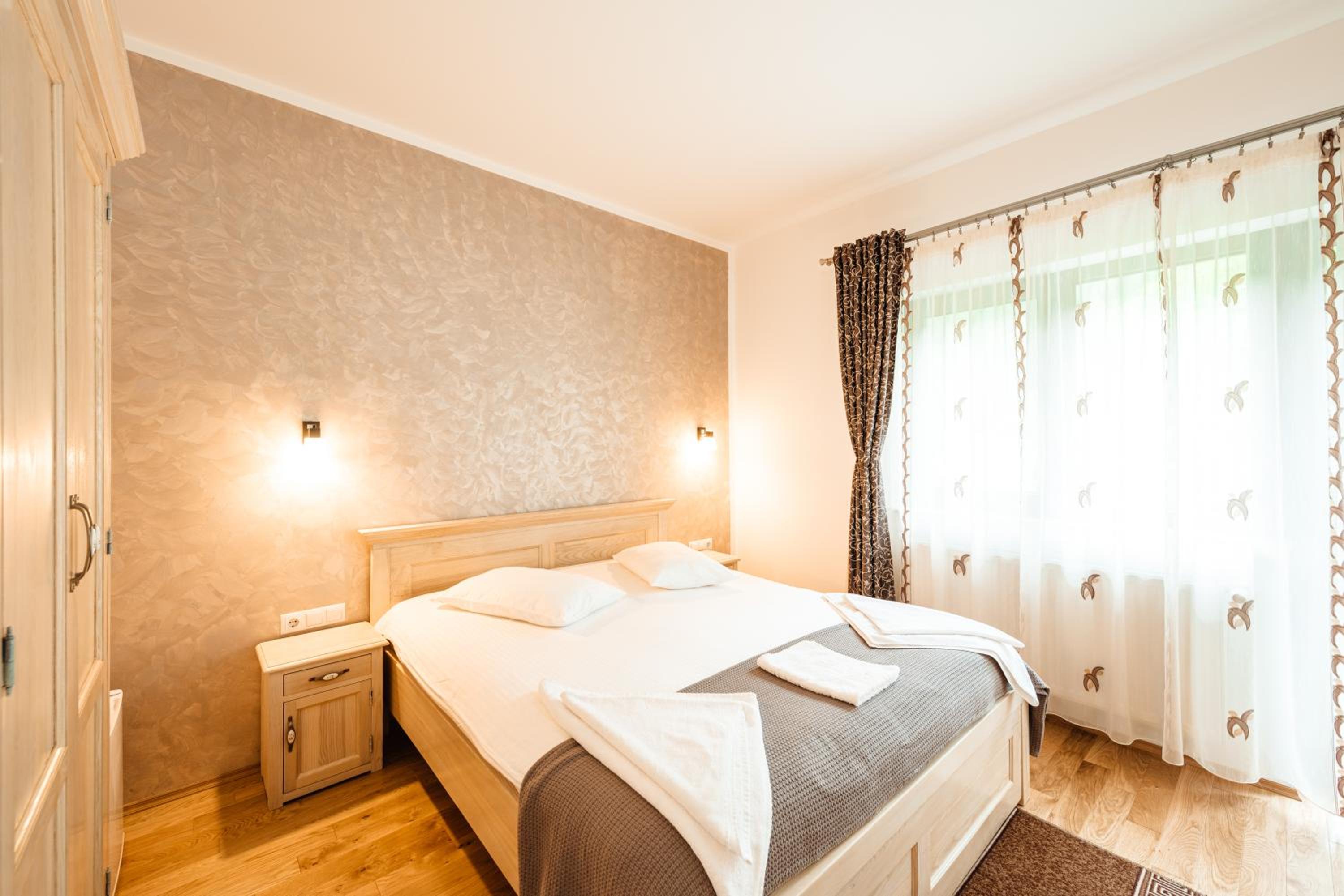 Double Room - Photo 10