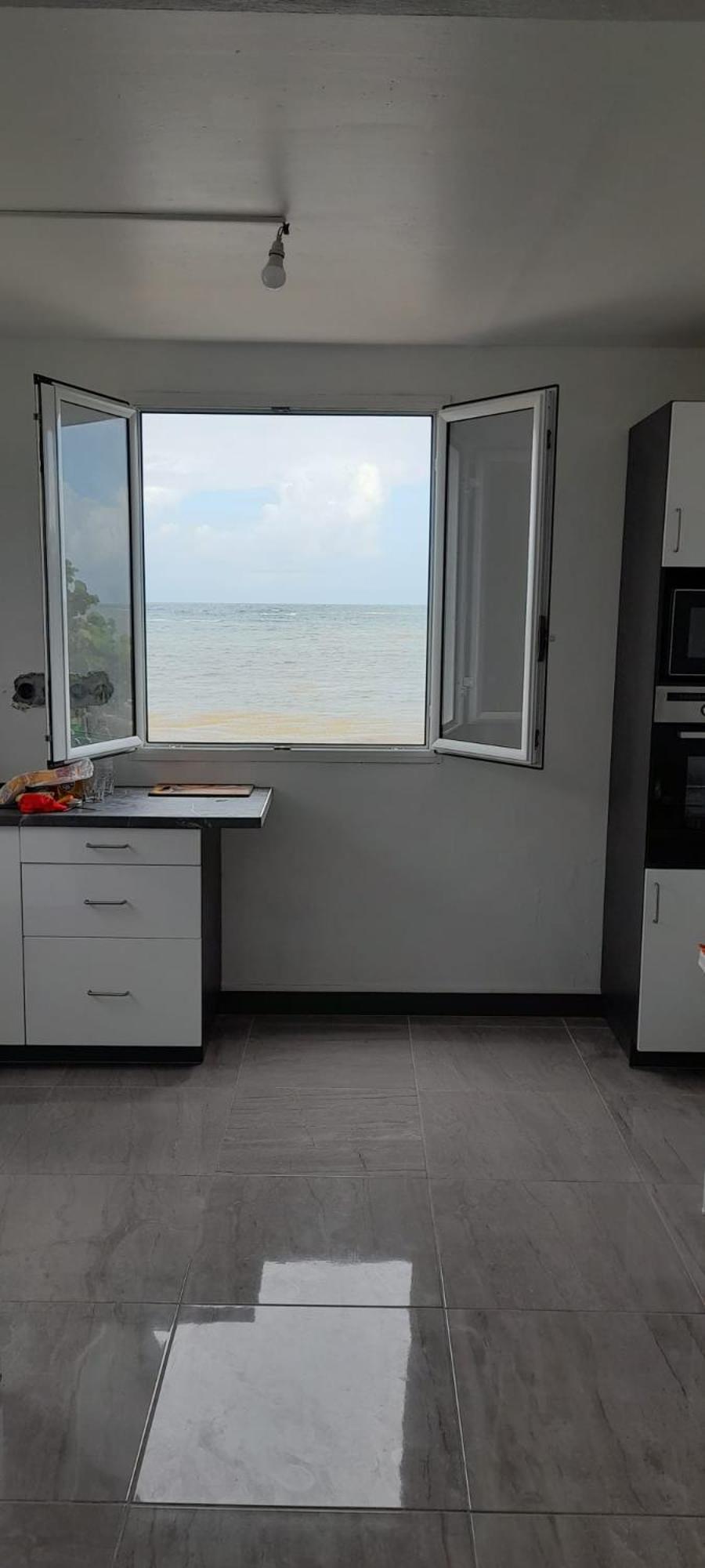 Two-Bedroom House - Photo 2