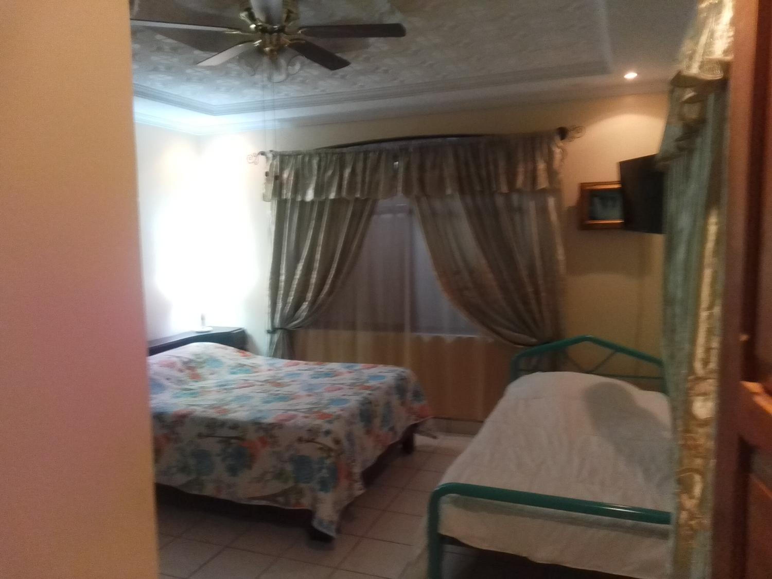 Double Room with Private Bathroom photo 1