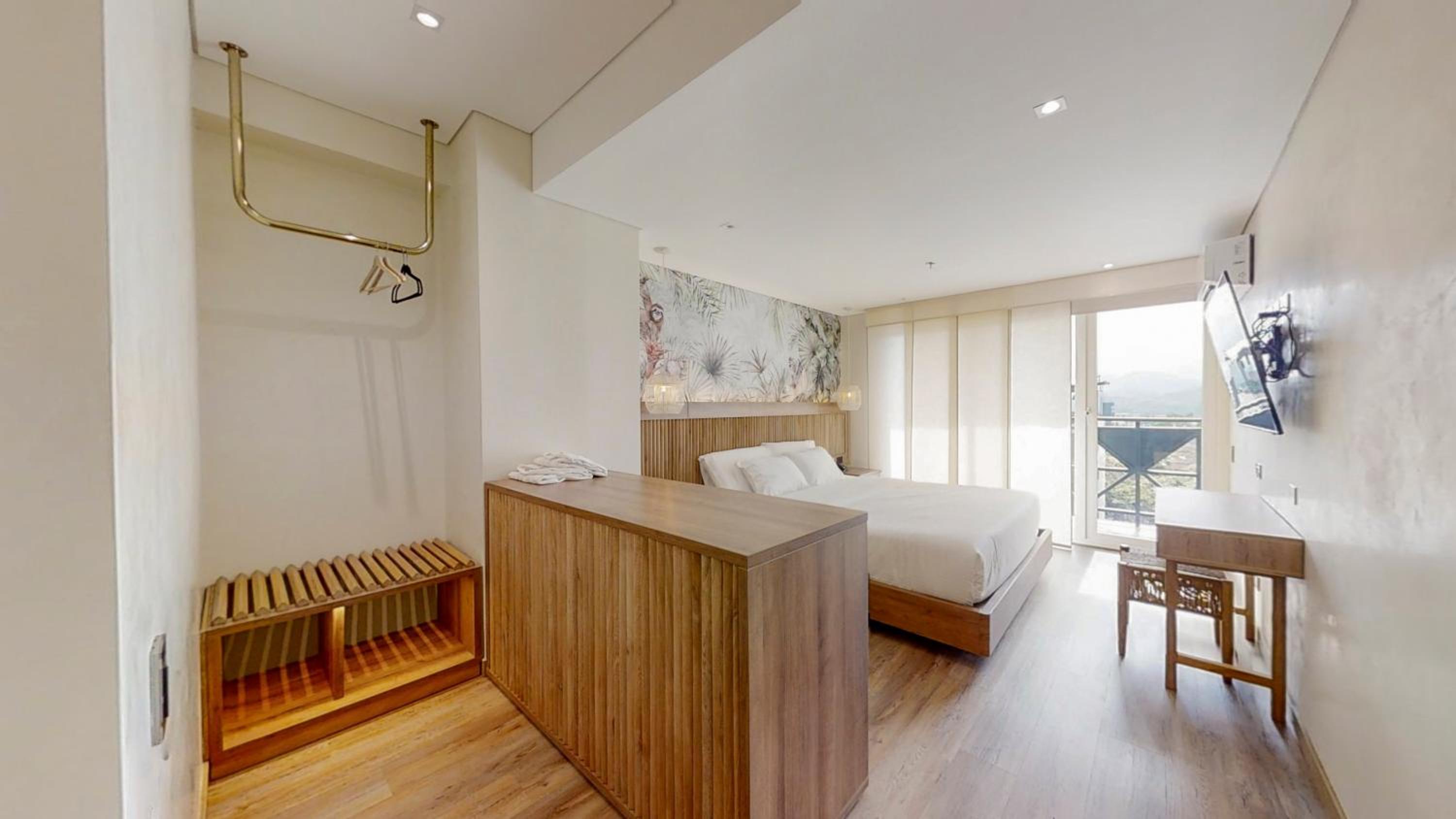 Deluxe Suite with Spa Bath photo 3
