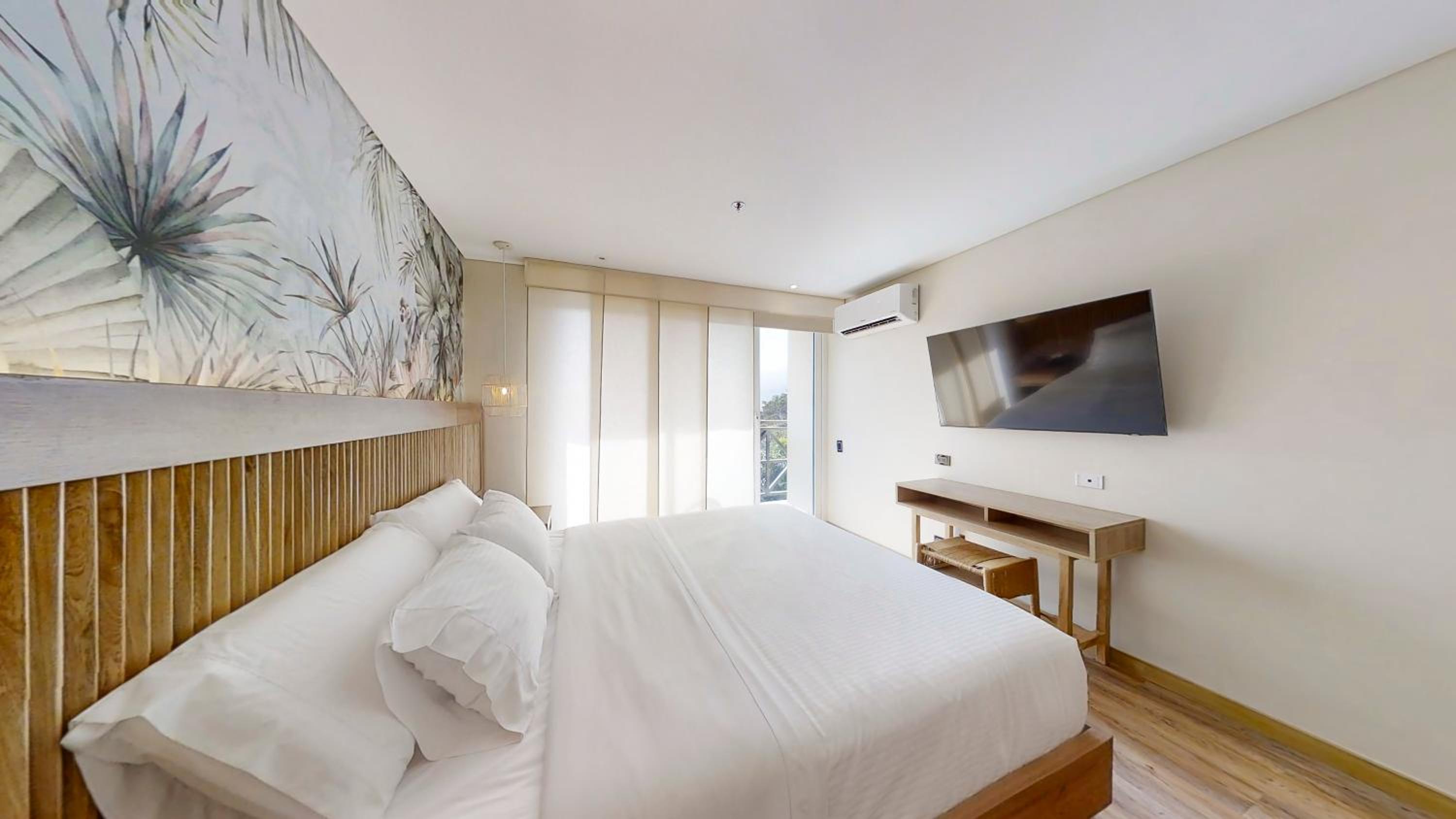Deluxe Suite with Spa Bath photo 1